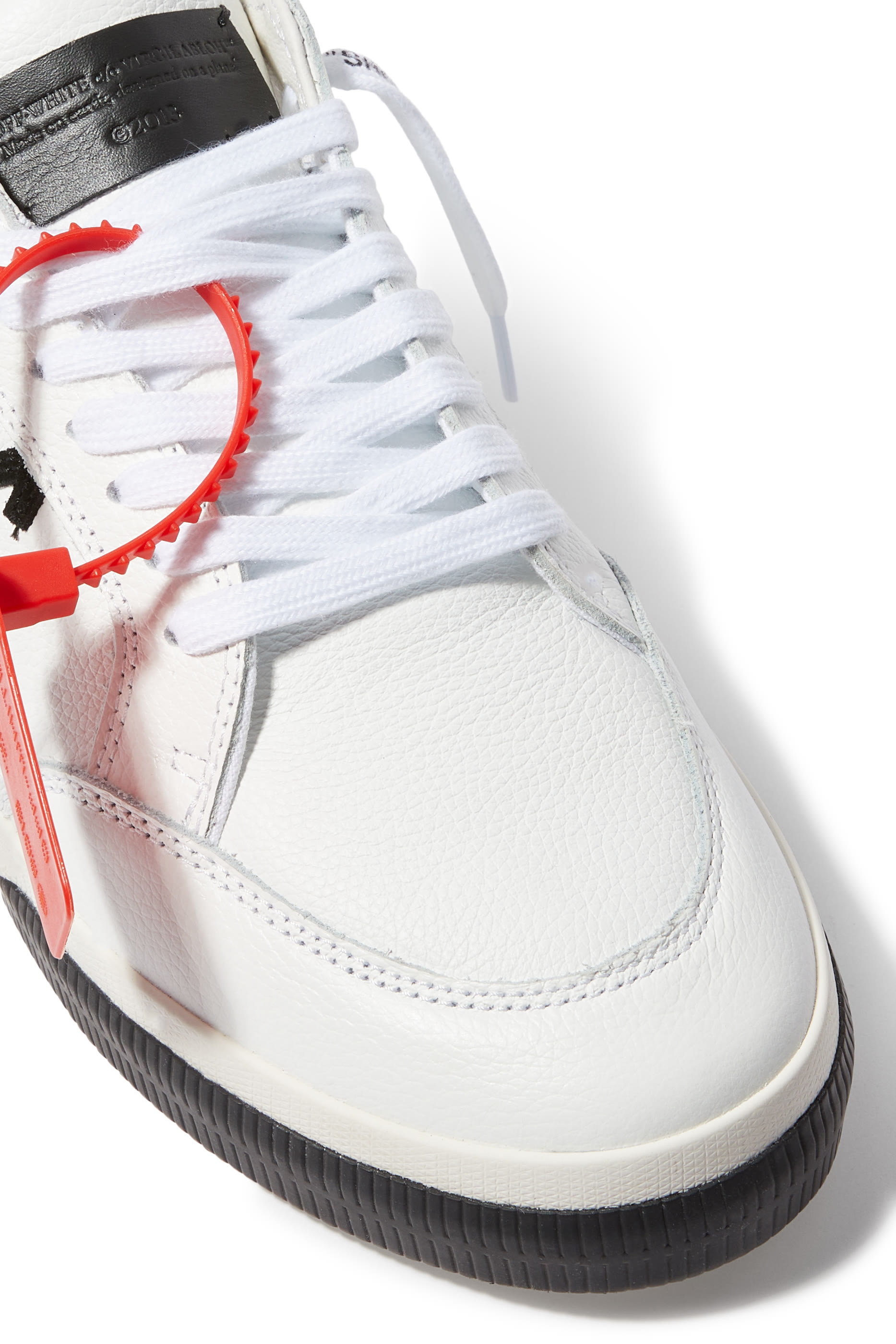 سنيكرز نيو مفلكن بكاحل منخفض