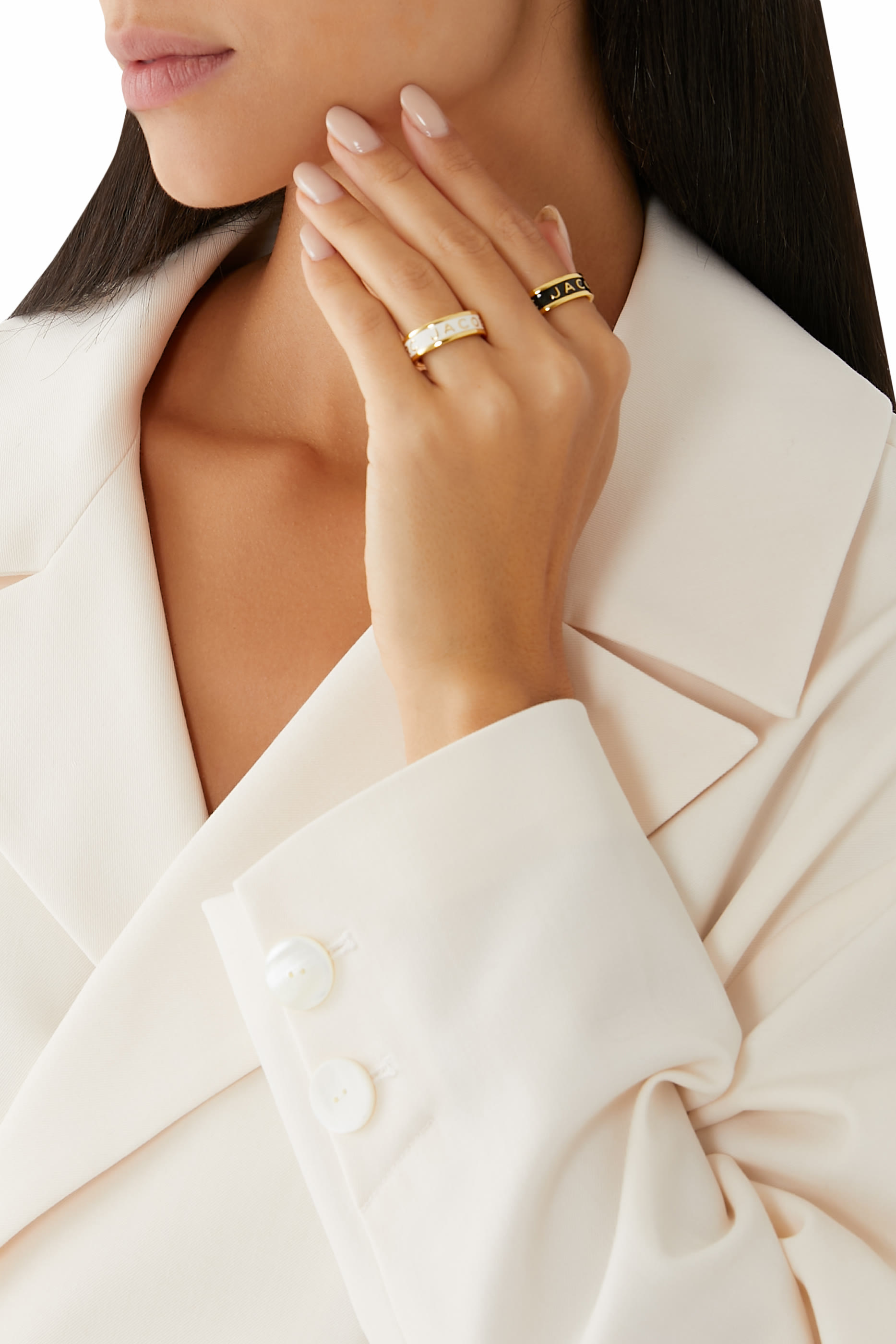 خاتم بشعار الماركة مزين بمينا