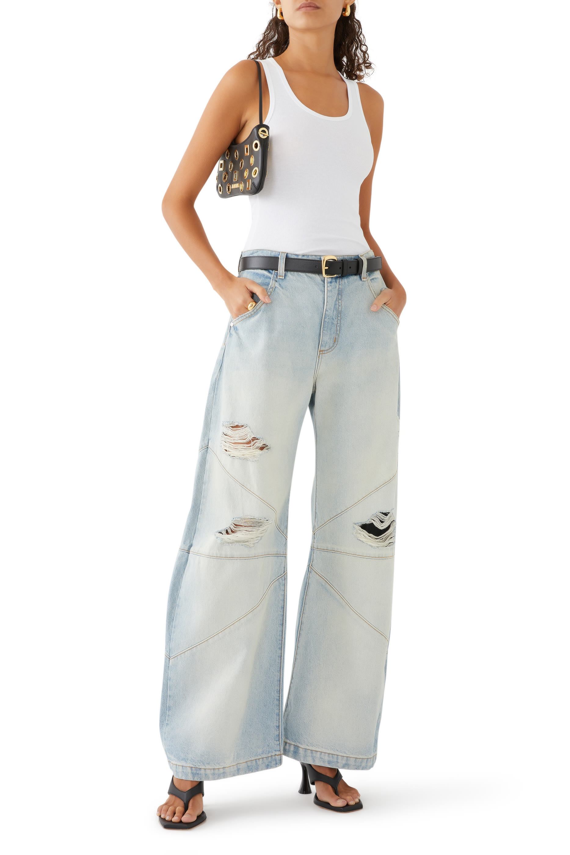 بلوزة مضلعة بلا أكمام