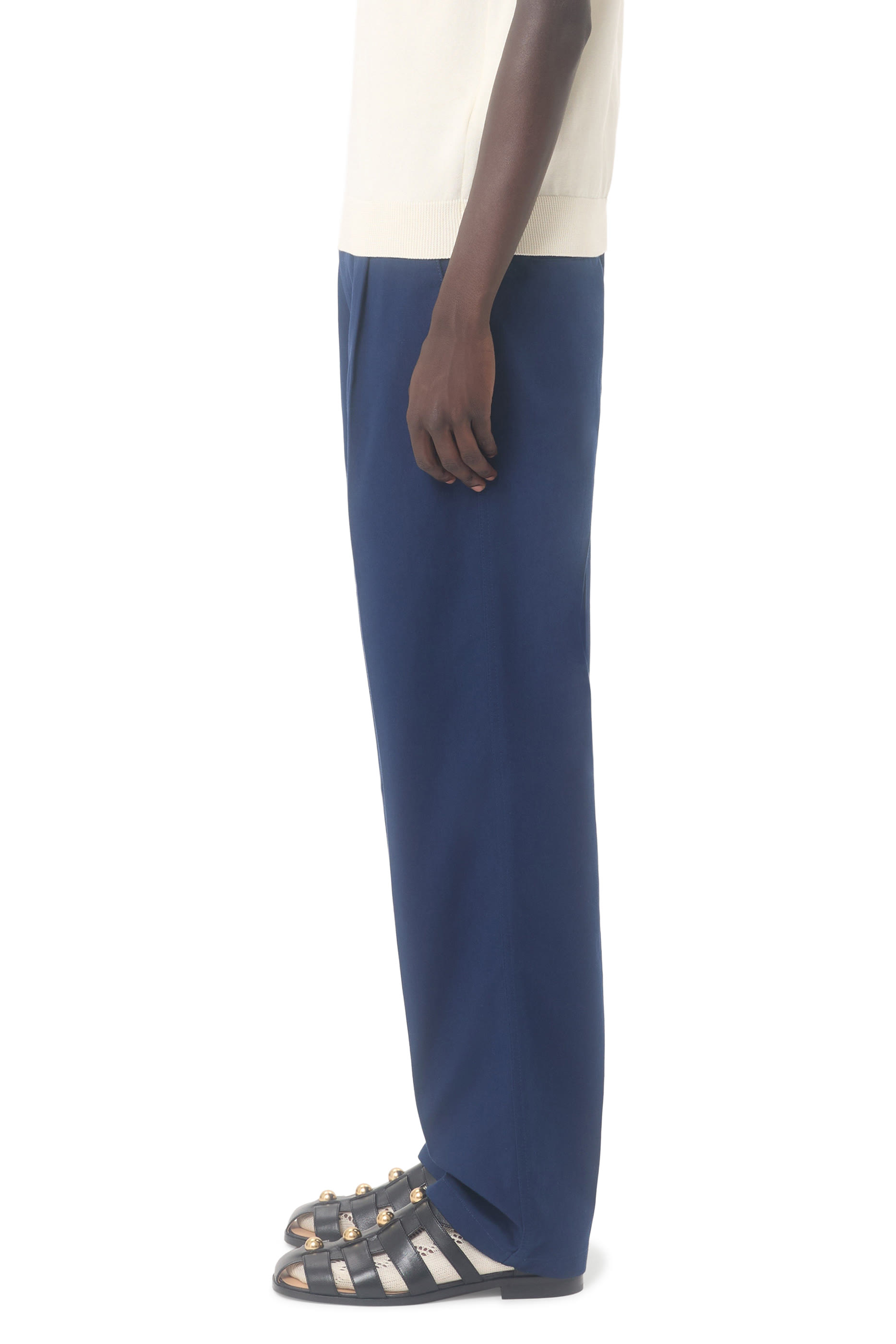 بنطال بشعار الماركة