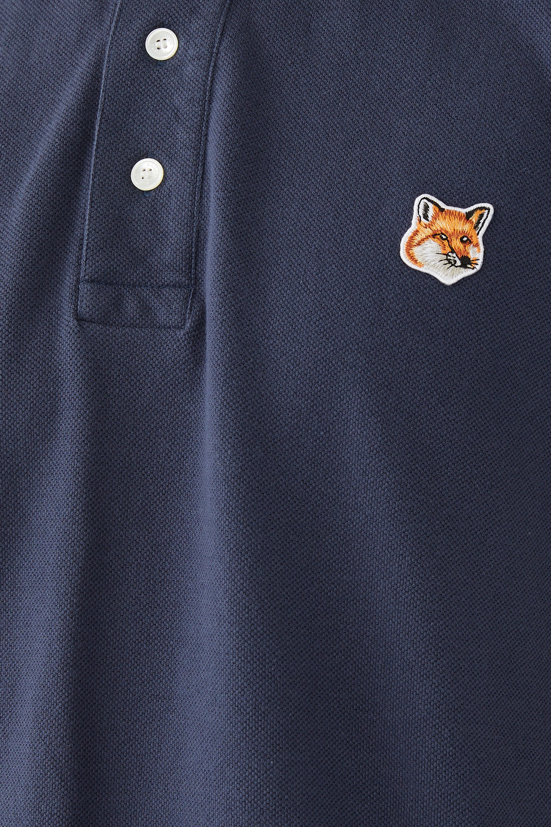 قميص بولو بقصة عادية ورقعة رأس ثعلب