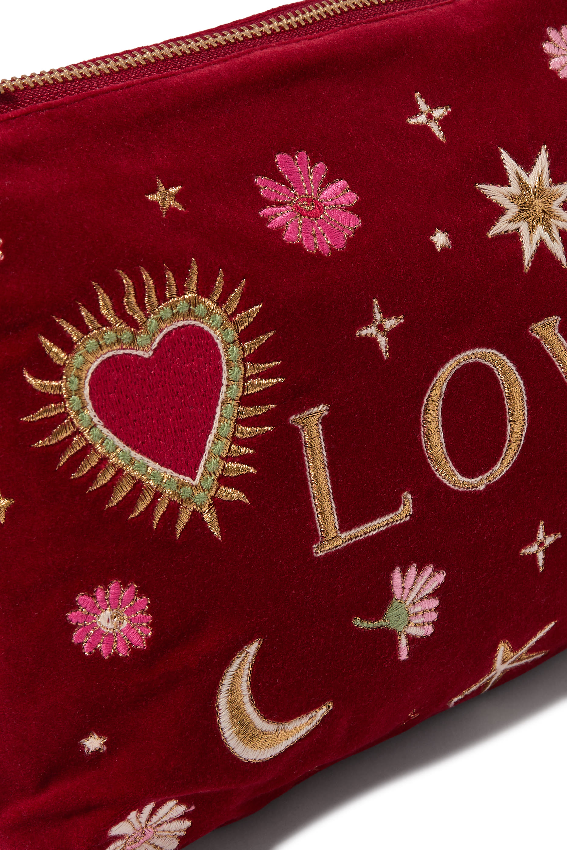 حقيبة صغيرة ايفرداي بتطريزات قلوب