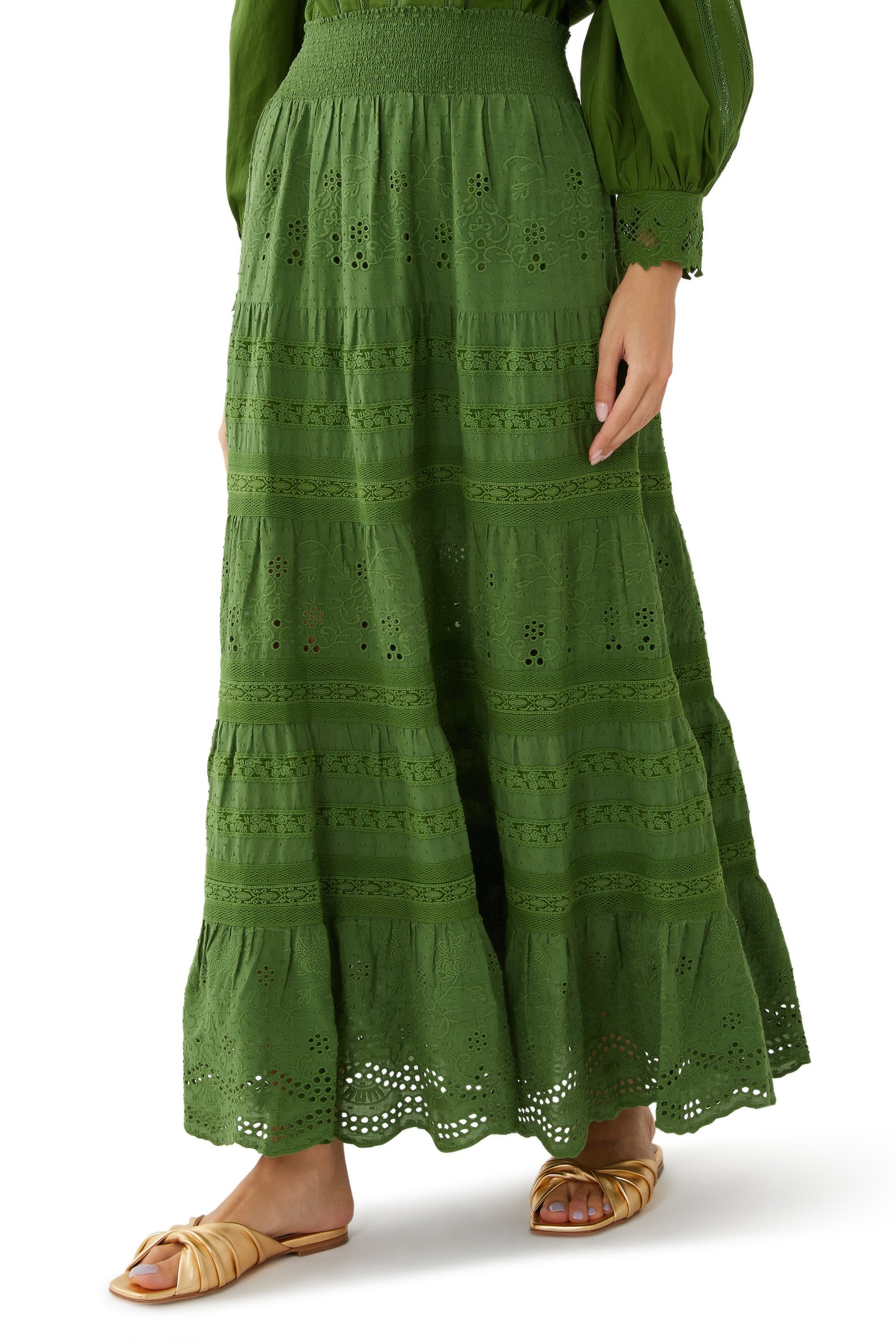 تنورة عائشة طويلة بطبقات