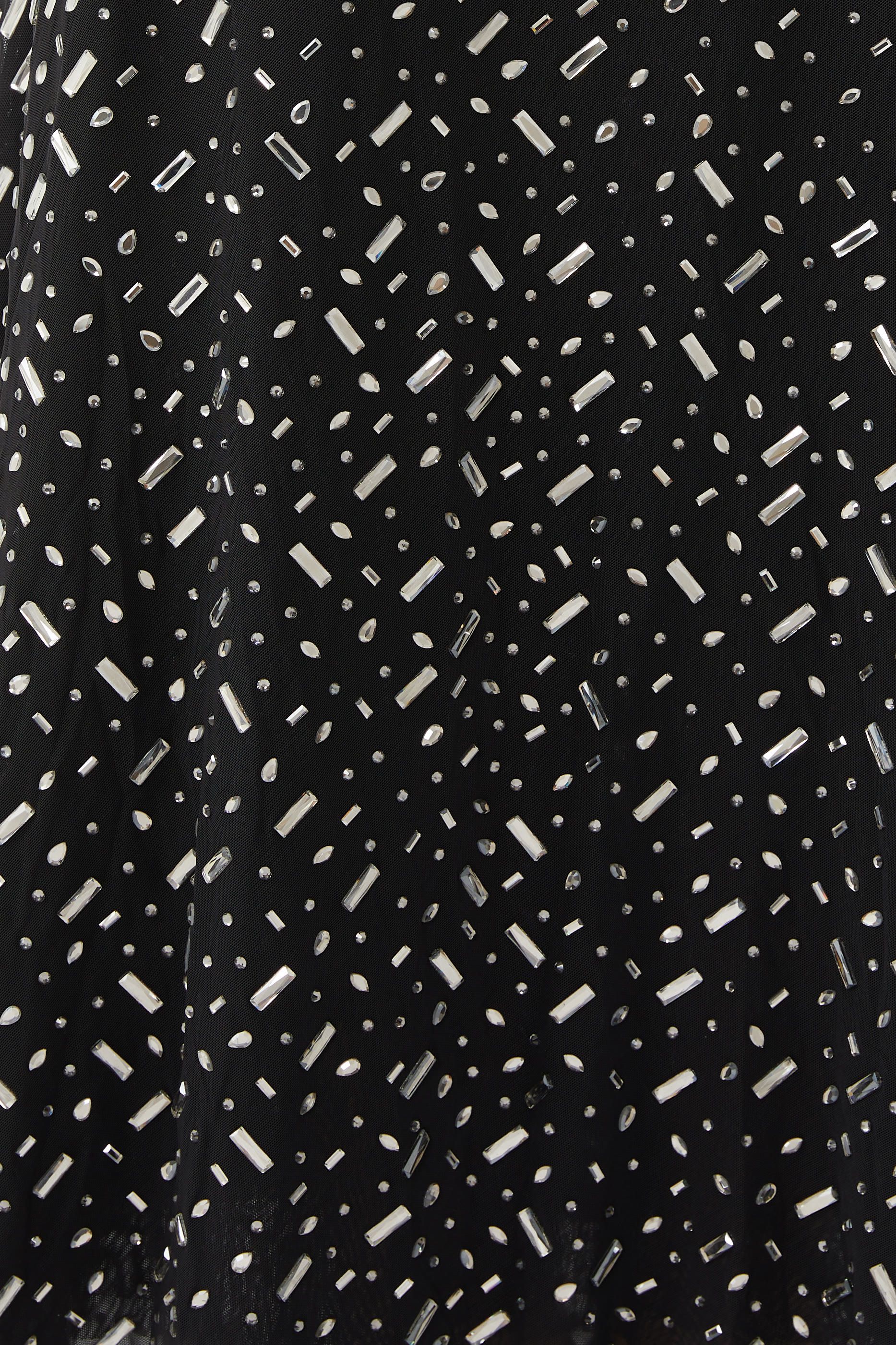 فستان طويل مزين بأحجار الريان مربعة قماش شبكي