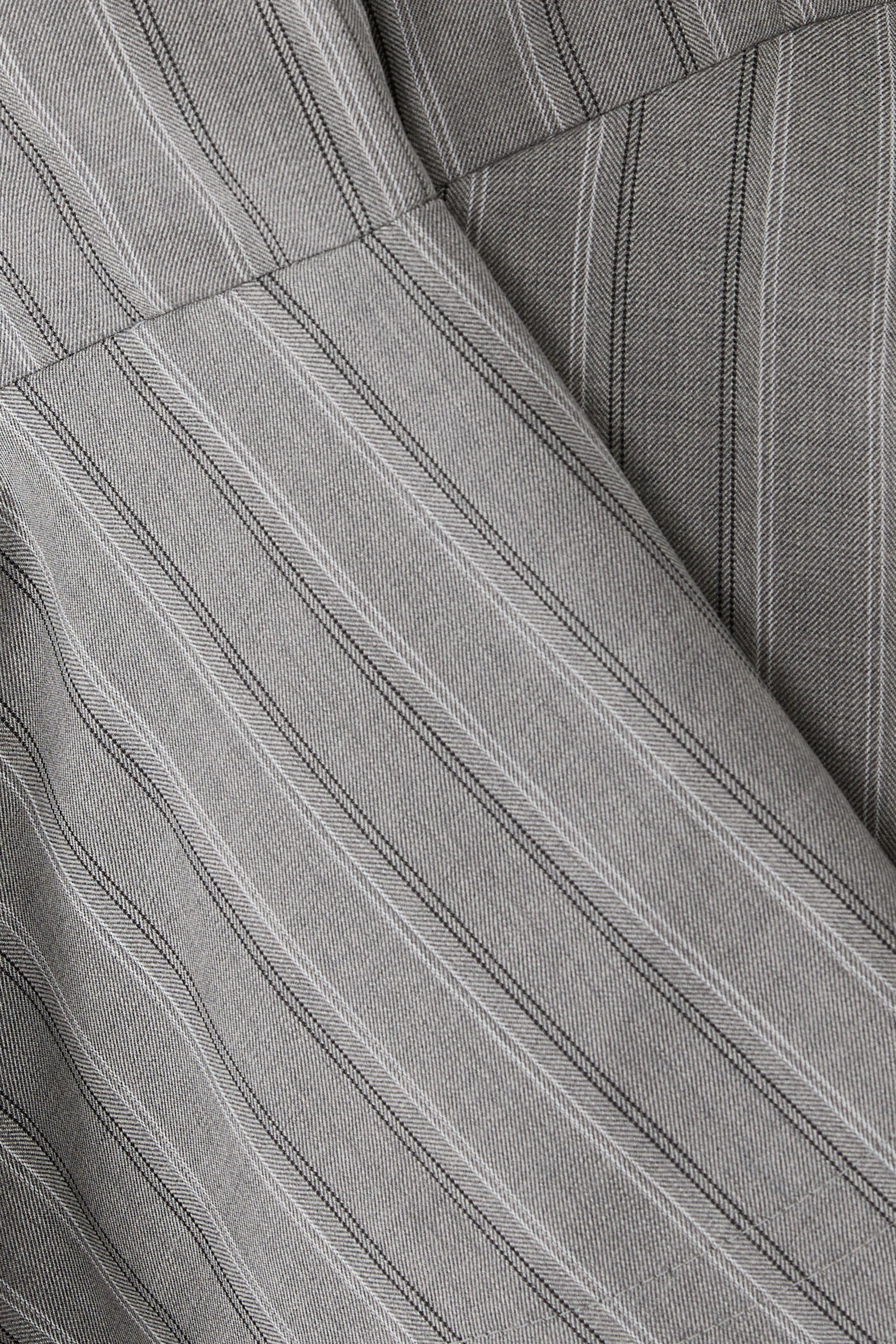 جاكيت بقصة مريحة مخطط بيبلوم