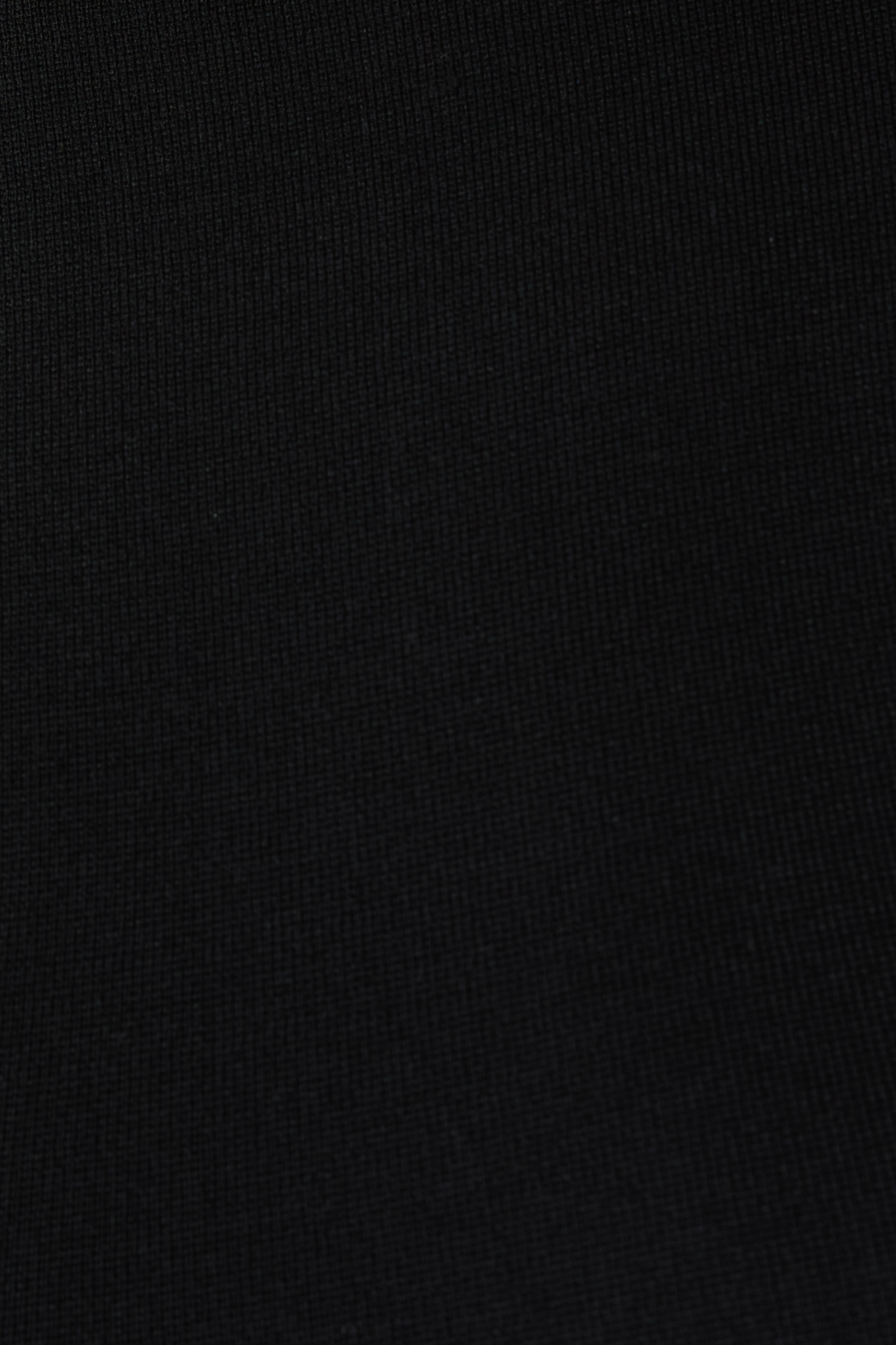 فستان متوسط الطول بياقة بوت