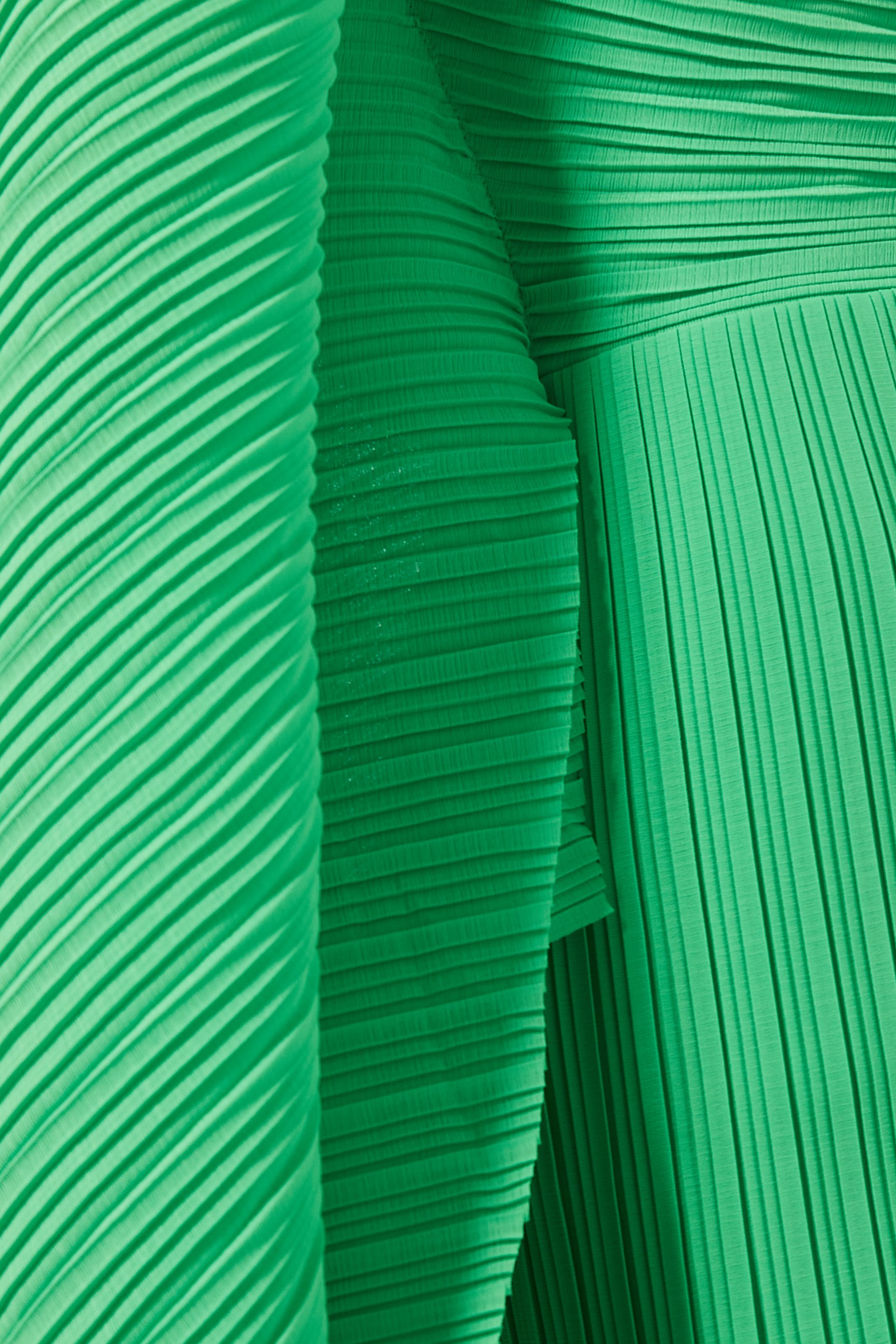 فستان لينا متوسط الطول بطيات بليسيه