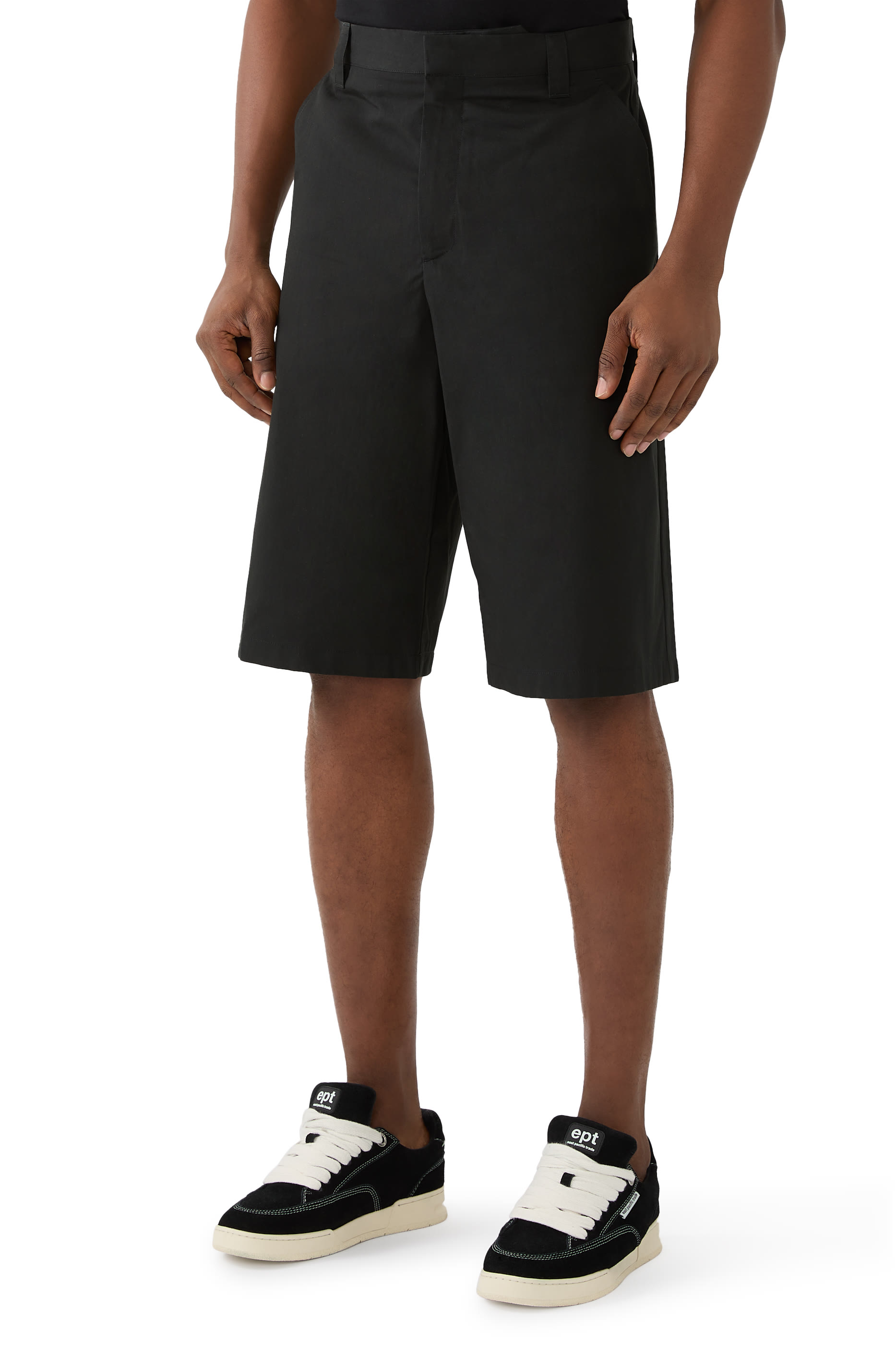 شورت برمودا بشعار الماركة