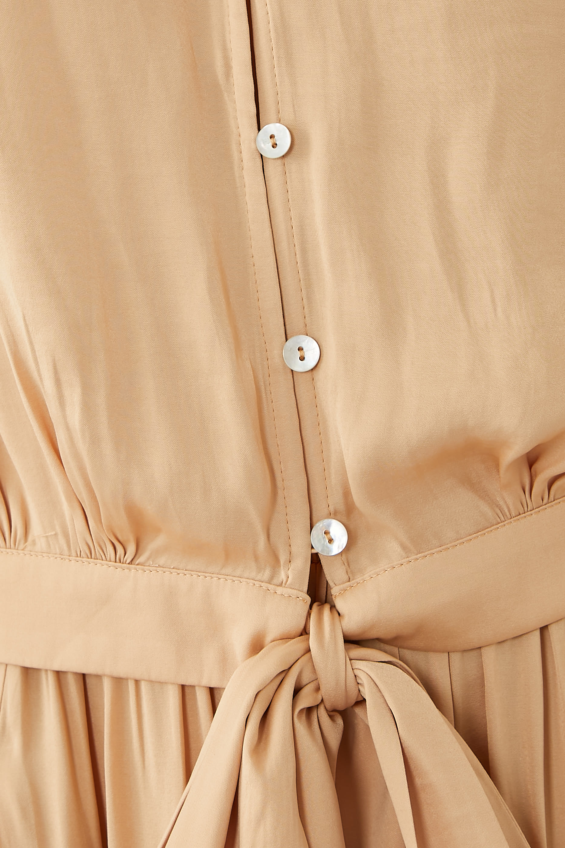 بلوزة إلودي بربطة أمامية