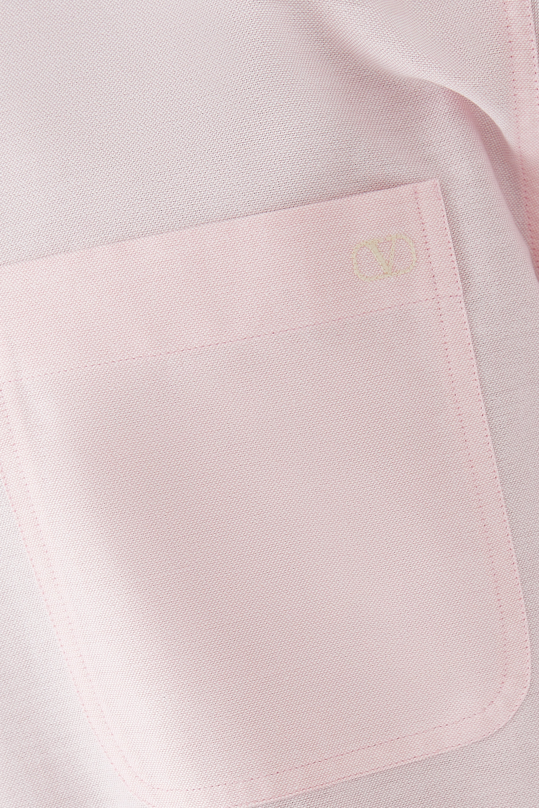 قميص بأكمام طويلة