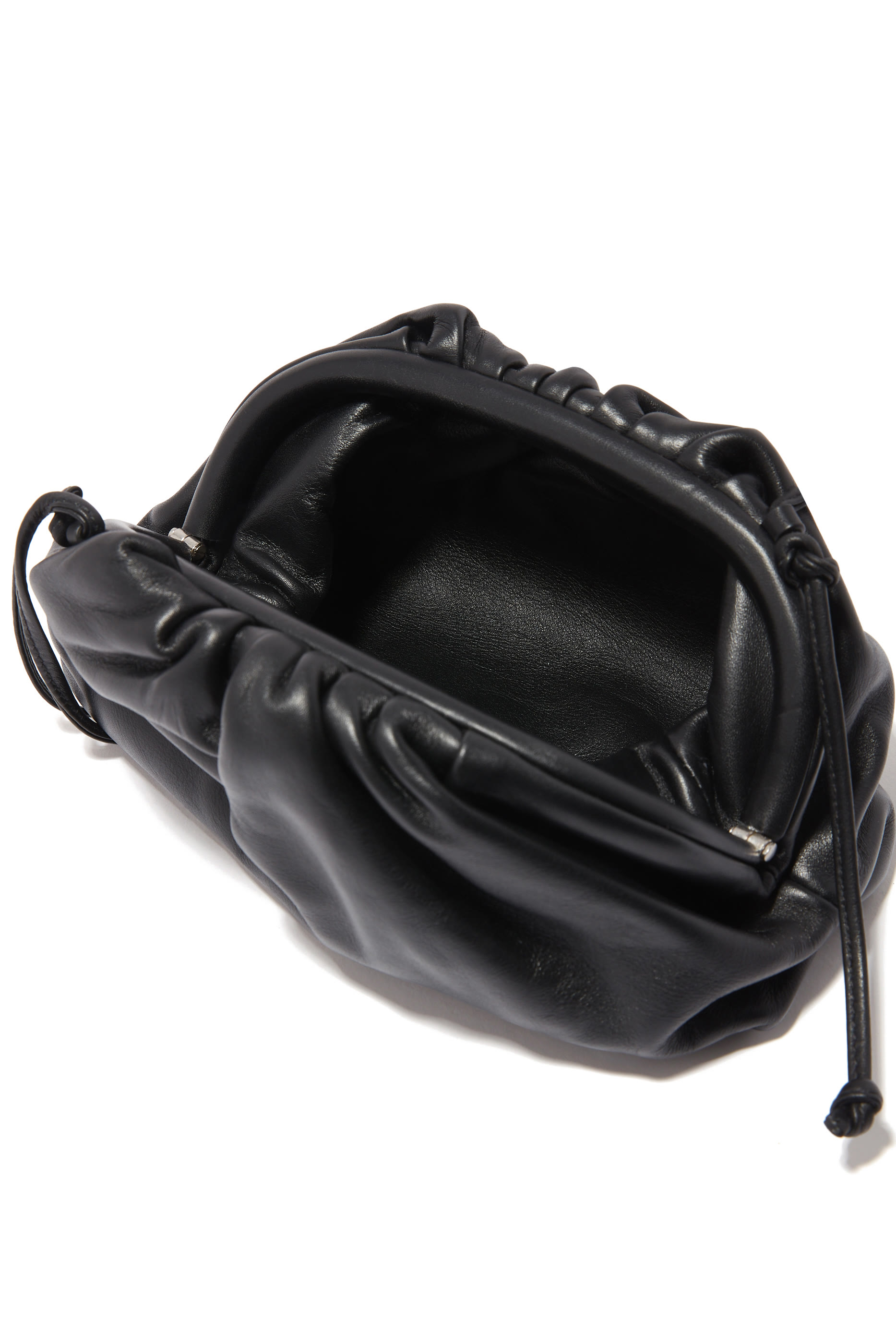 حقيبة صغيرة جلد