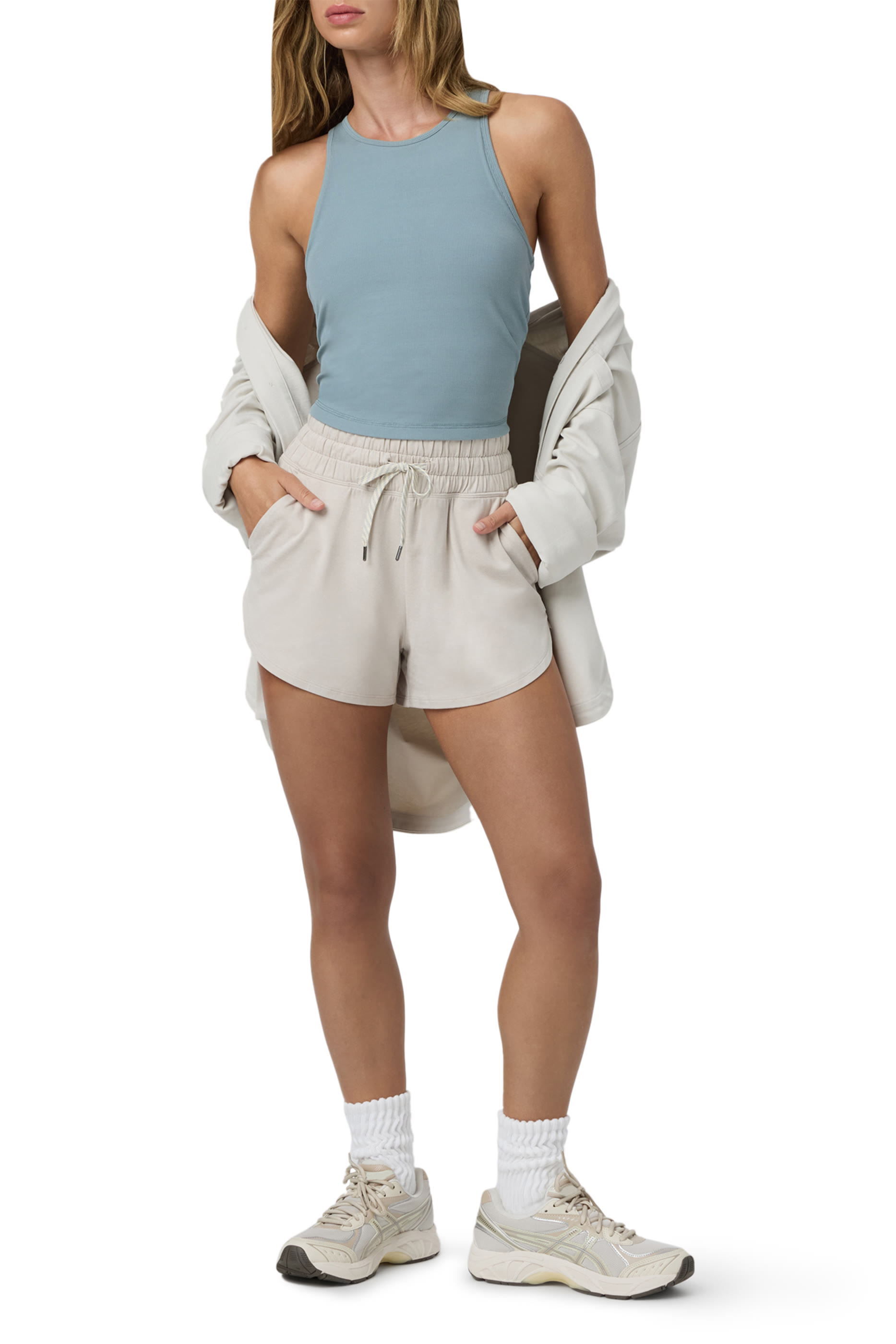 بلوزة بوز بليو بلا أكمام