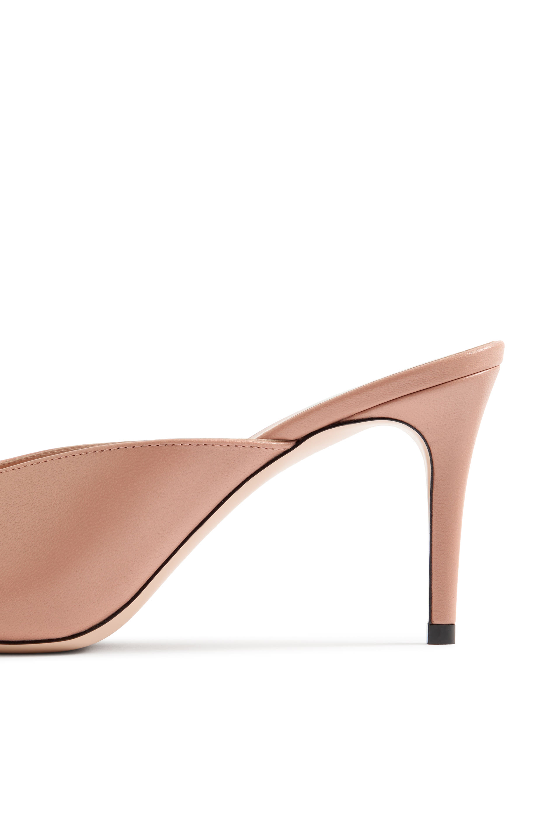 صندل 80 بحلية شعار الماركة