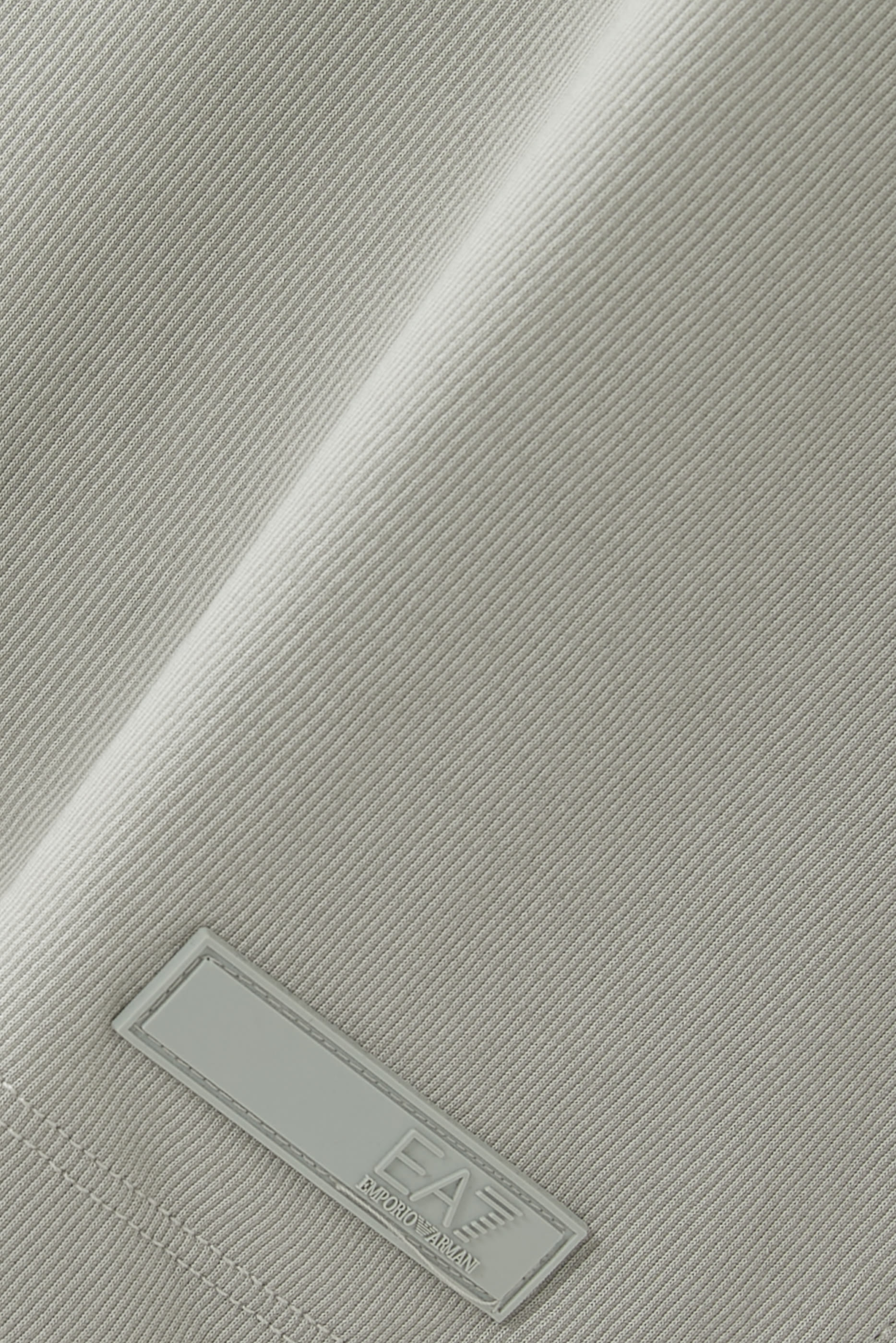 تيشيرت بأكمام قصيرة