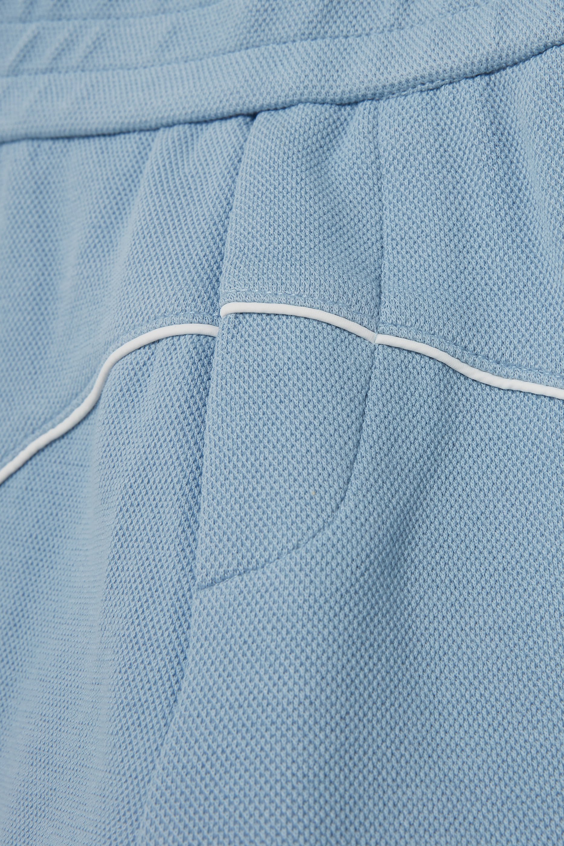 شورت بيرمودا بشعار الماركة مزين بتفاصيل بارزة جيرسيه مزدوج بيكيه للأطفال