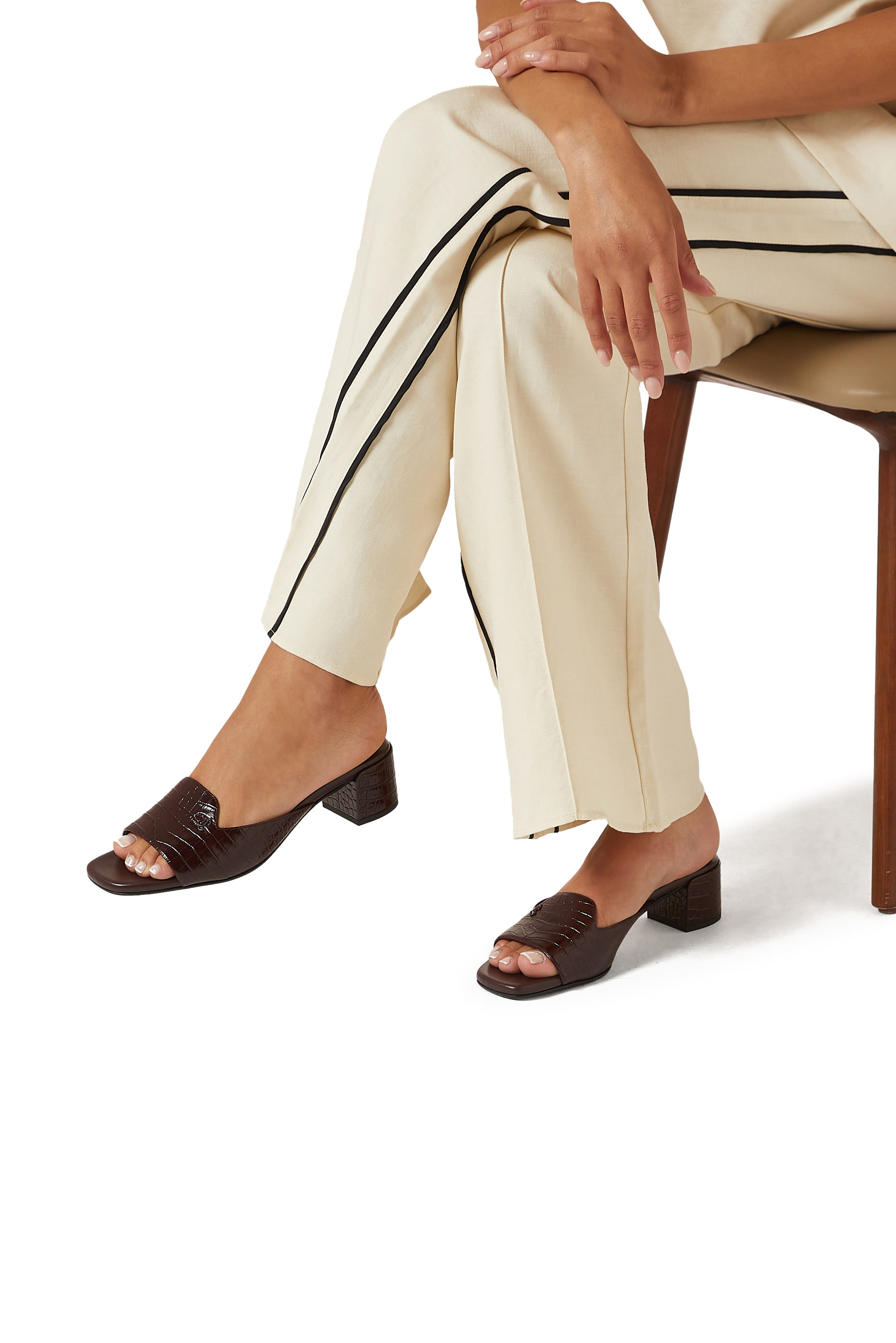 حذاء دينا 45 مفتوح