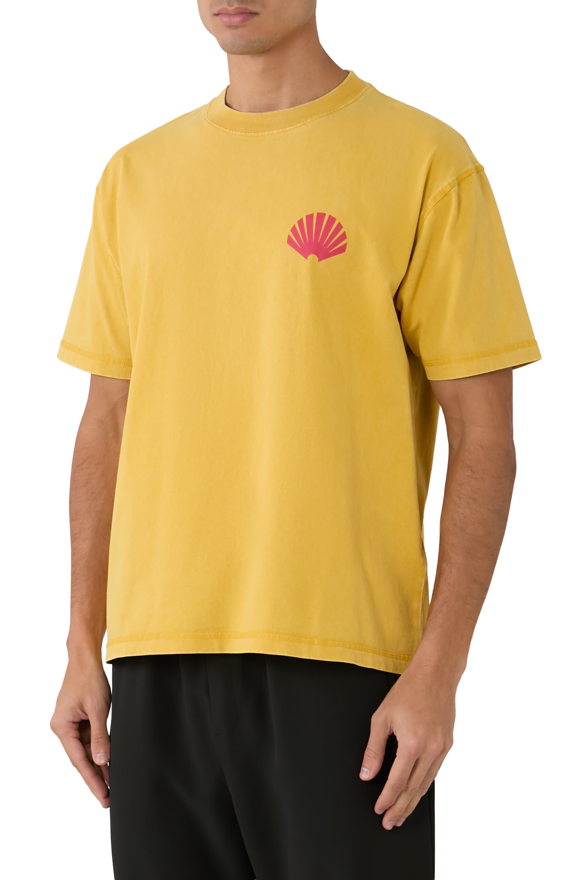 تيشيرت بشعار الماركة