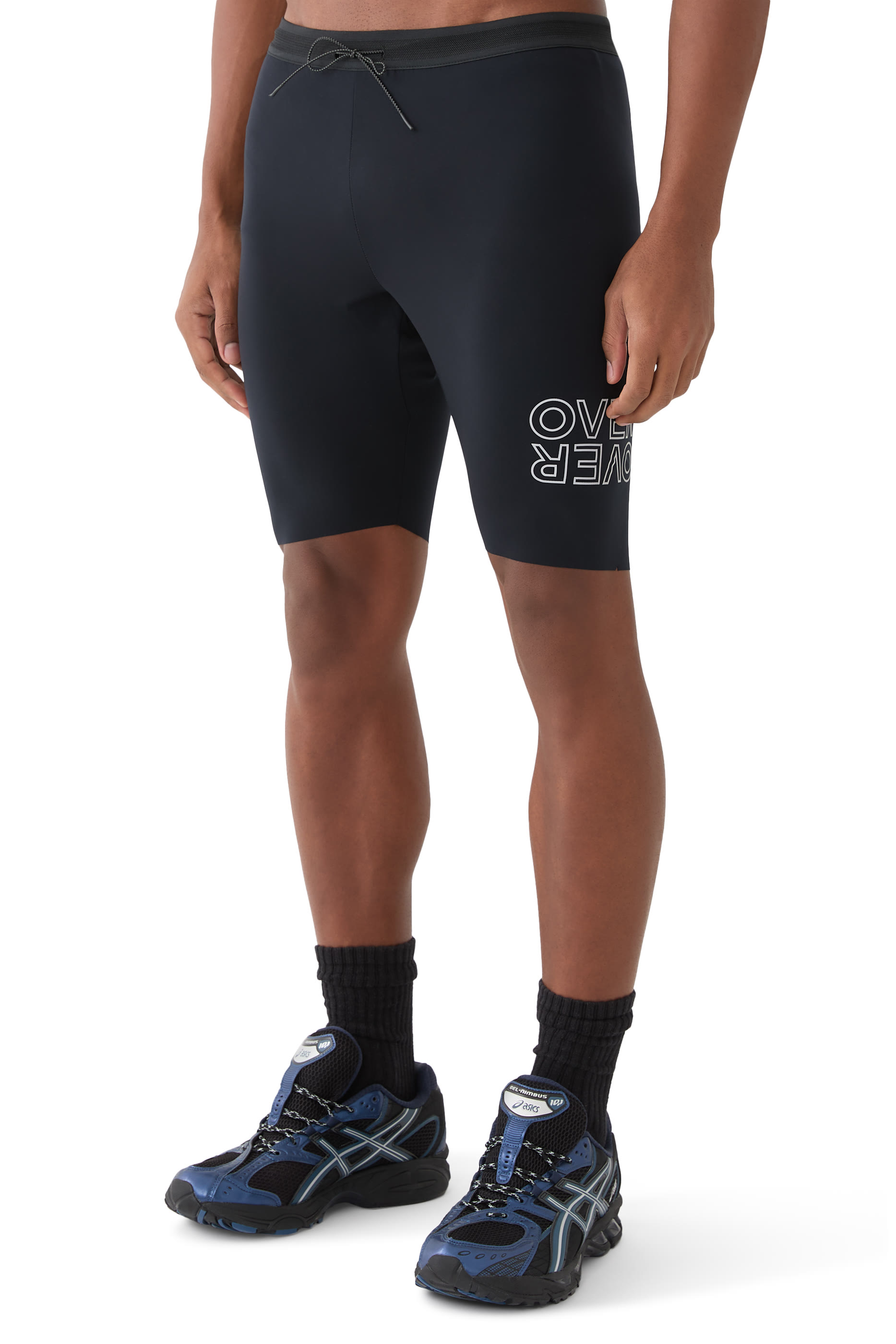 شورت بقصة ضيقة أعلى الركبة