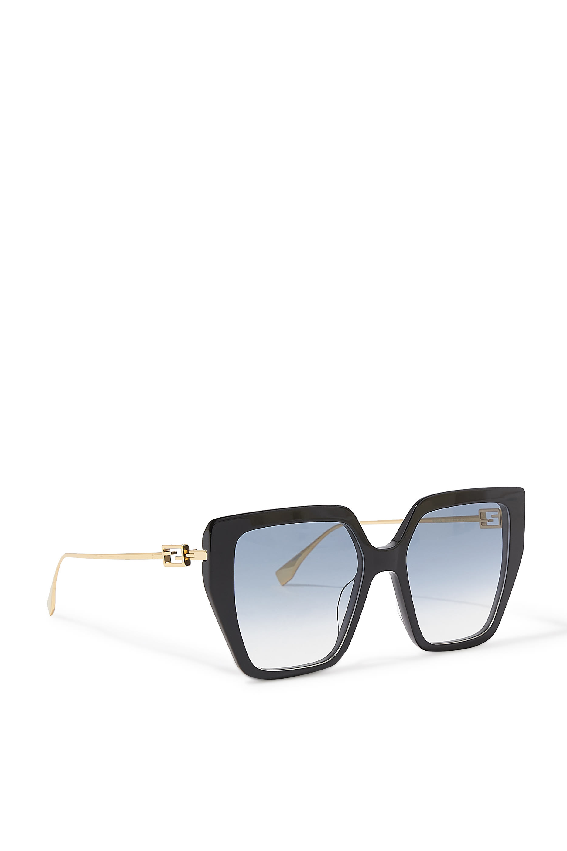 نظارة شمسية كبيرة بتصميم مربع