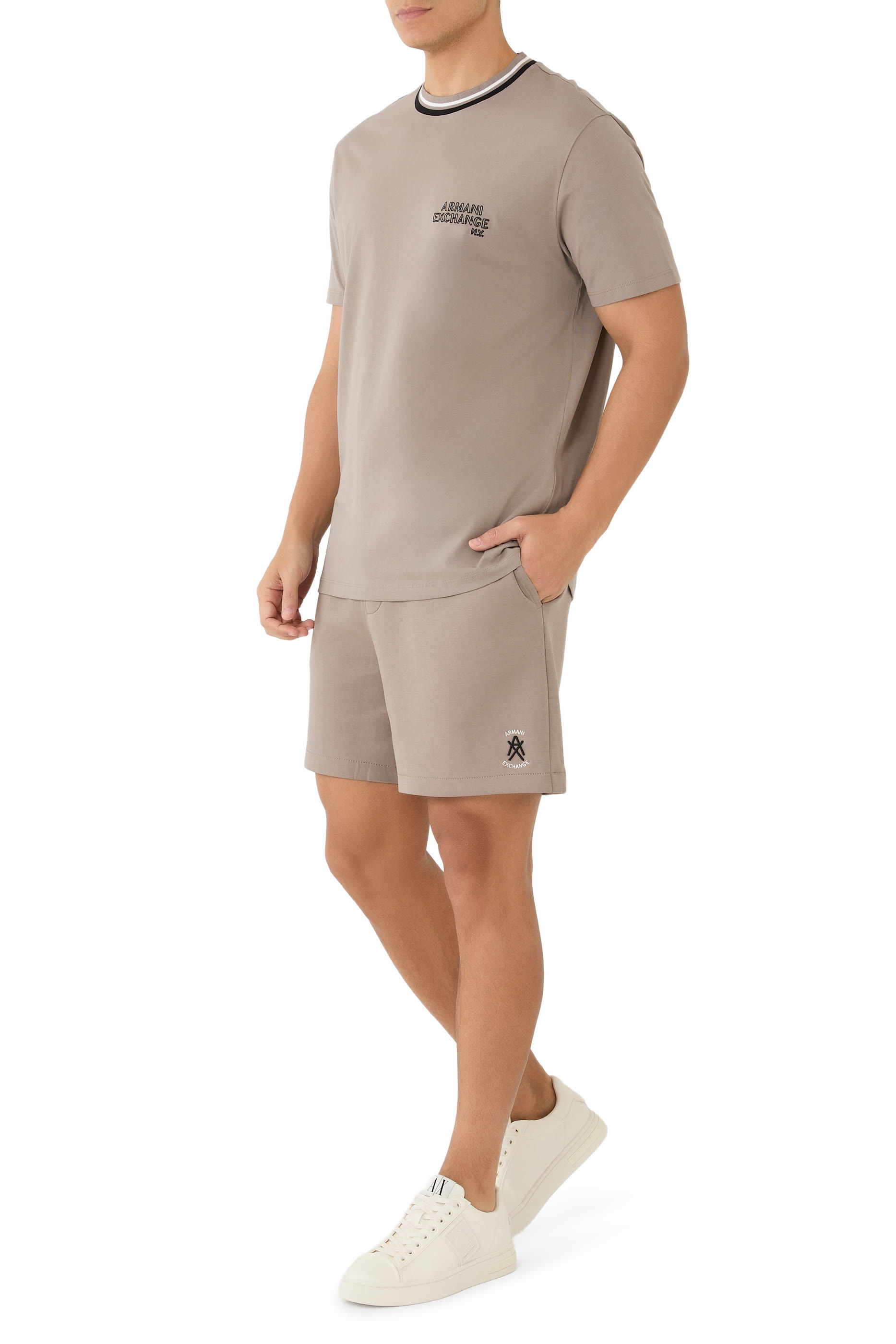 تيشيرت ون بلوك اب بشعار الماركة