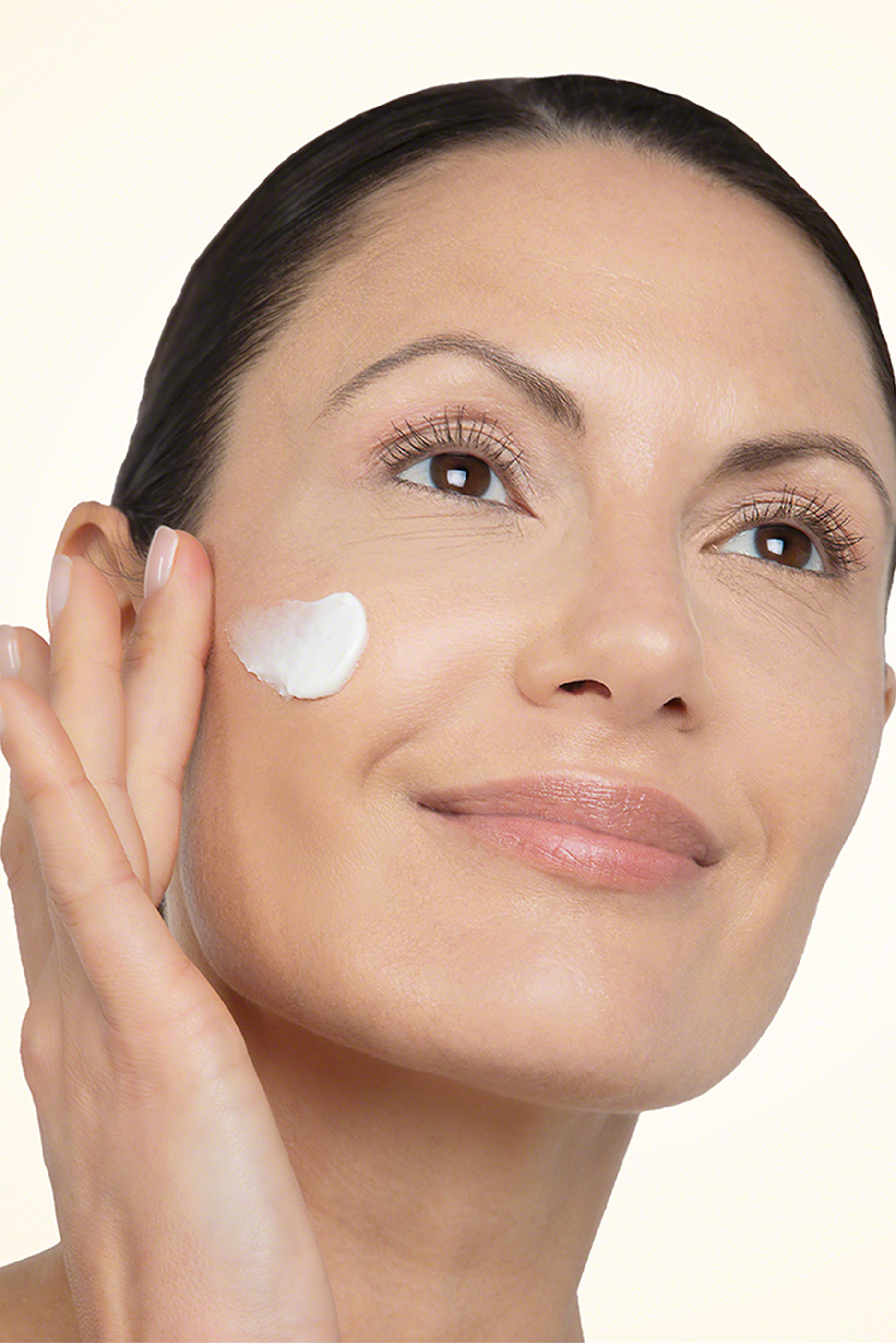 كريم في لشد البشرة