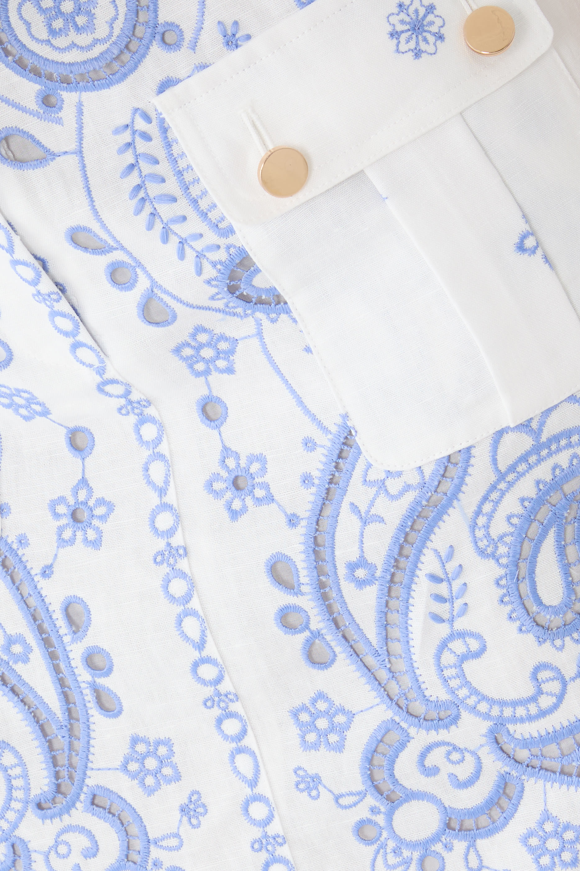 تنورة قصيرة مطرزة