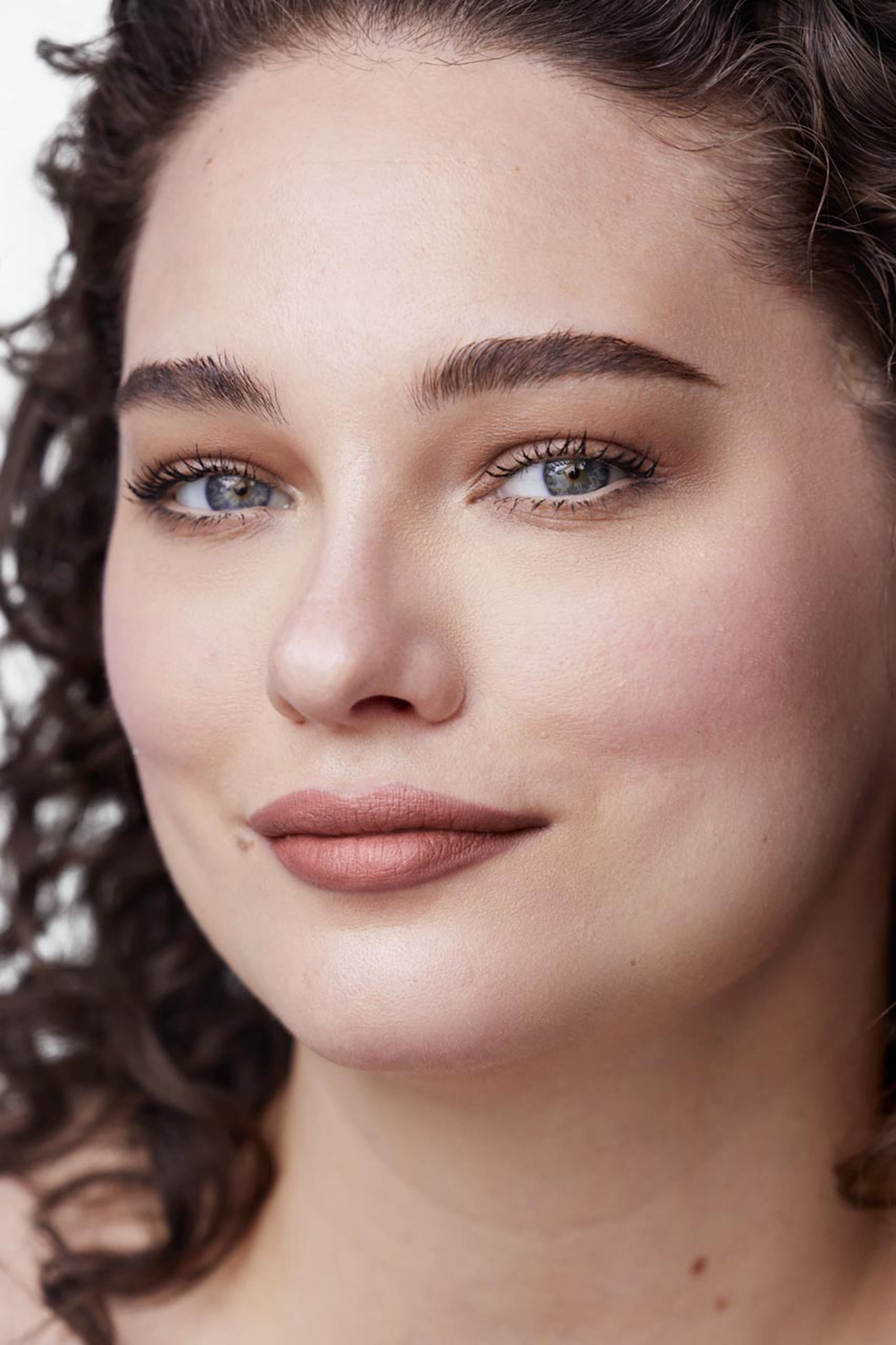 أحمر شفاه بوب يدوم طويلا