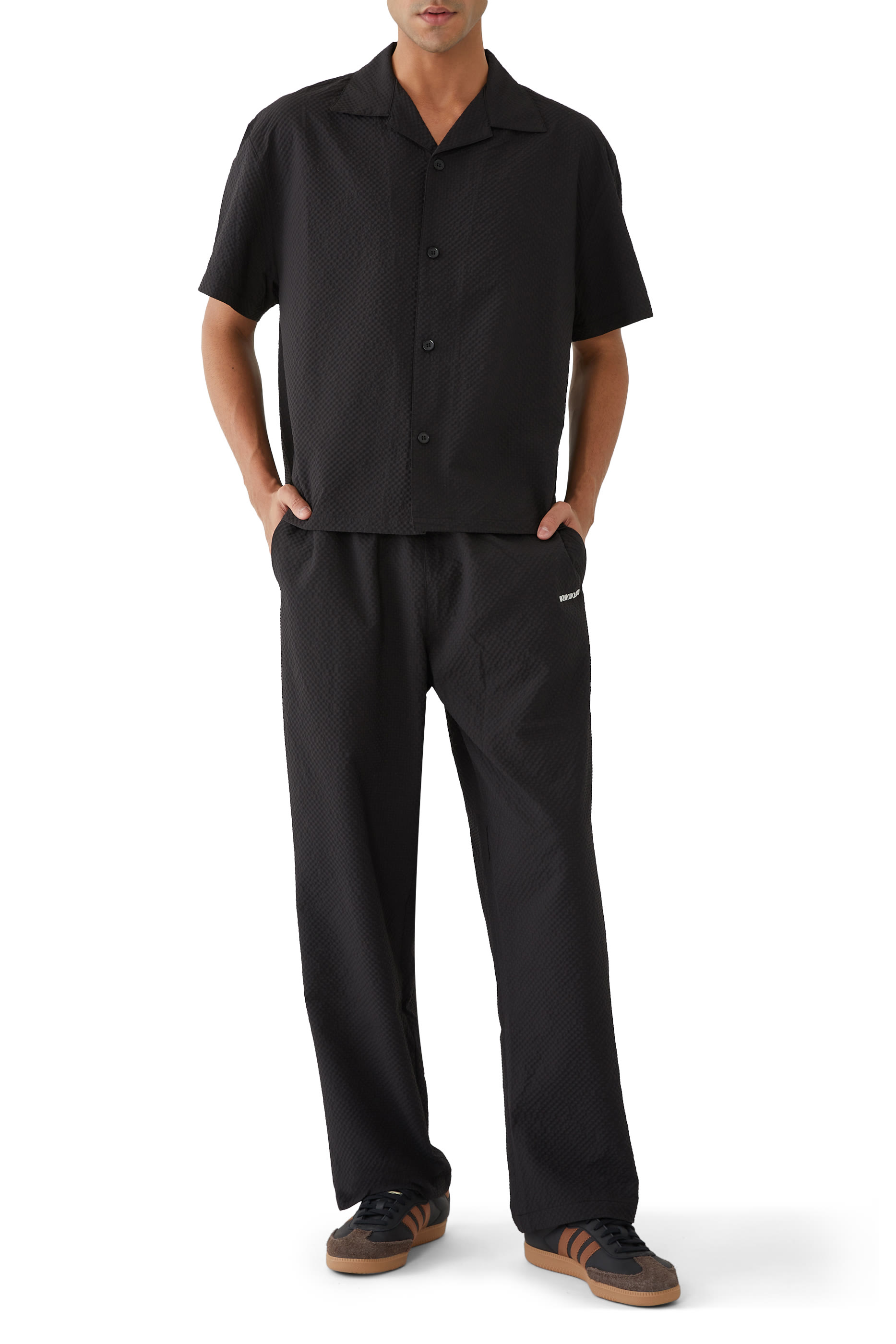 بنطال رياضي برباط تضييق  قماش سيرساكر