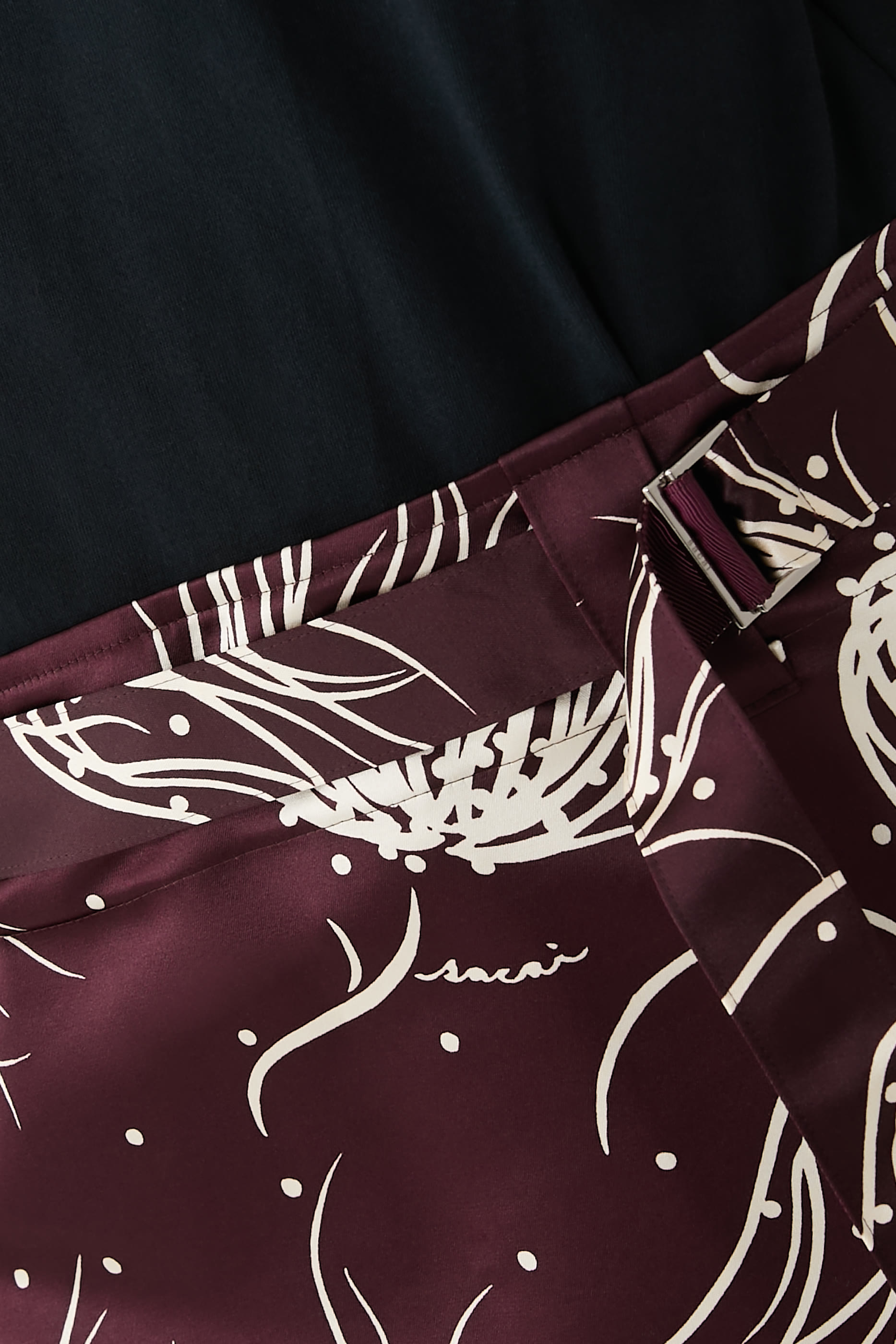 فستان بأكمام قصيرة