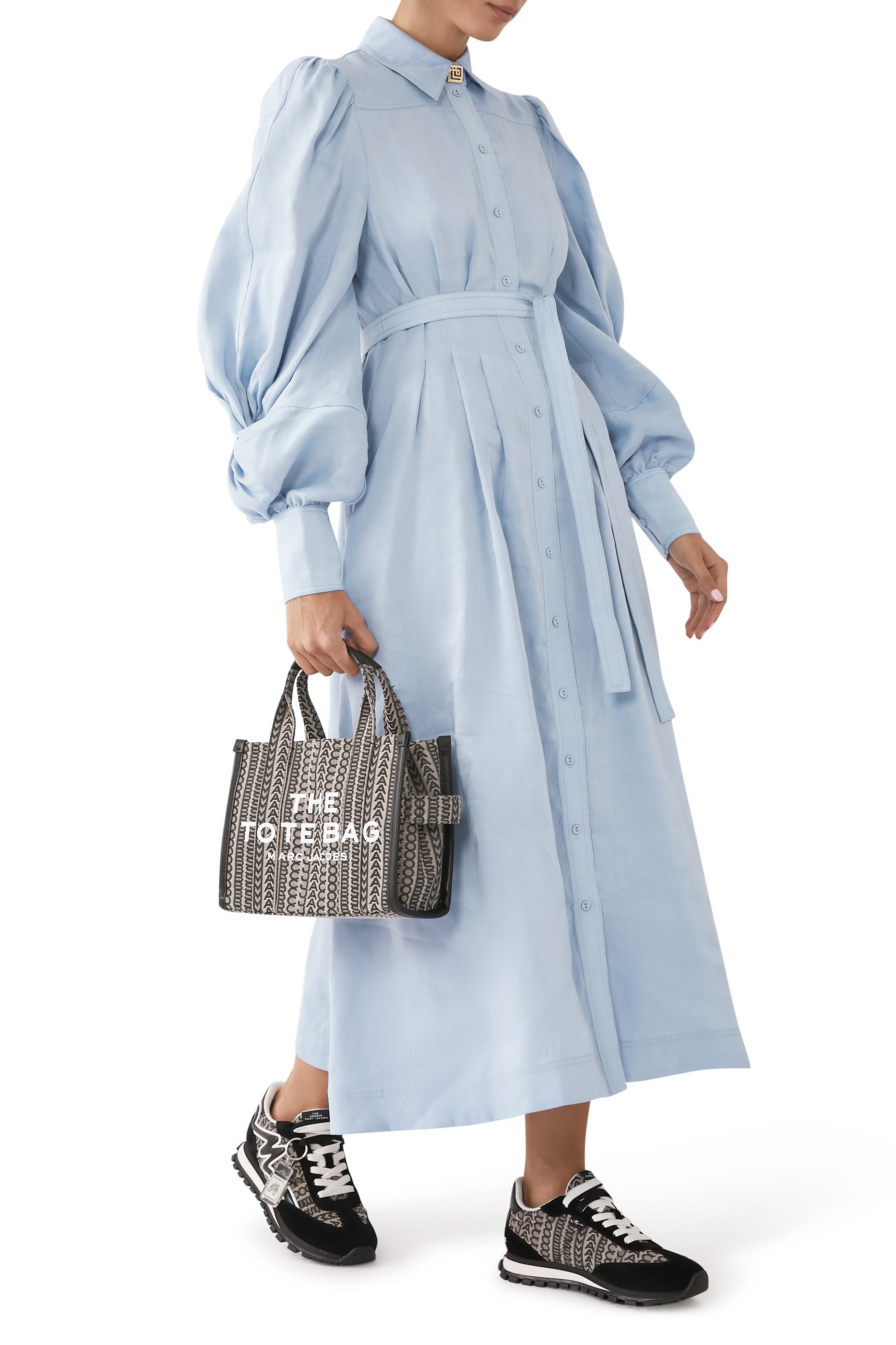 حقيبة يد صغيرة بحروف شعار الماركة