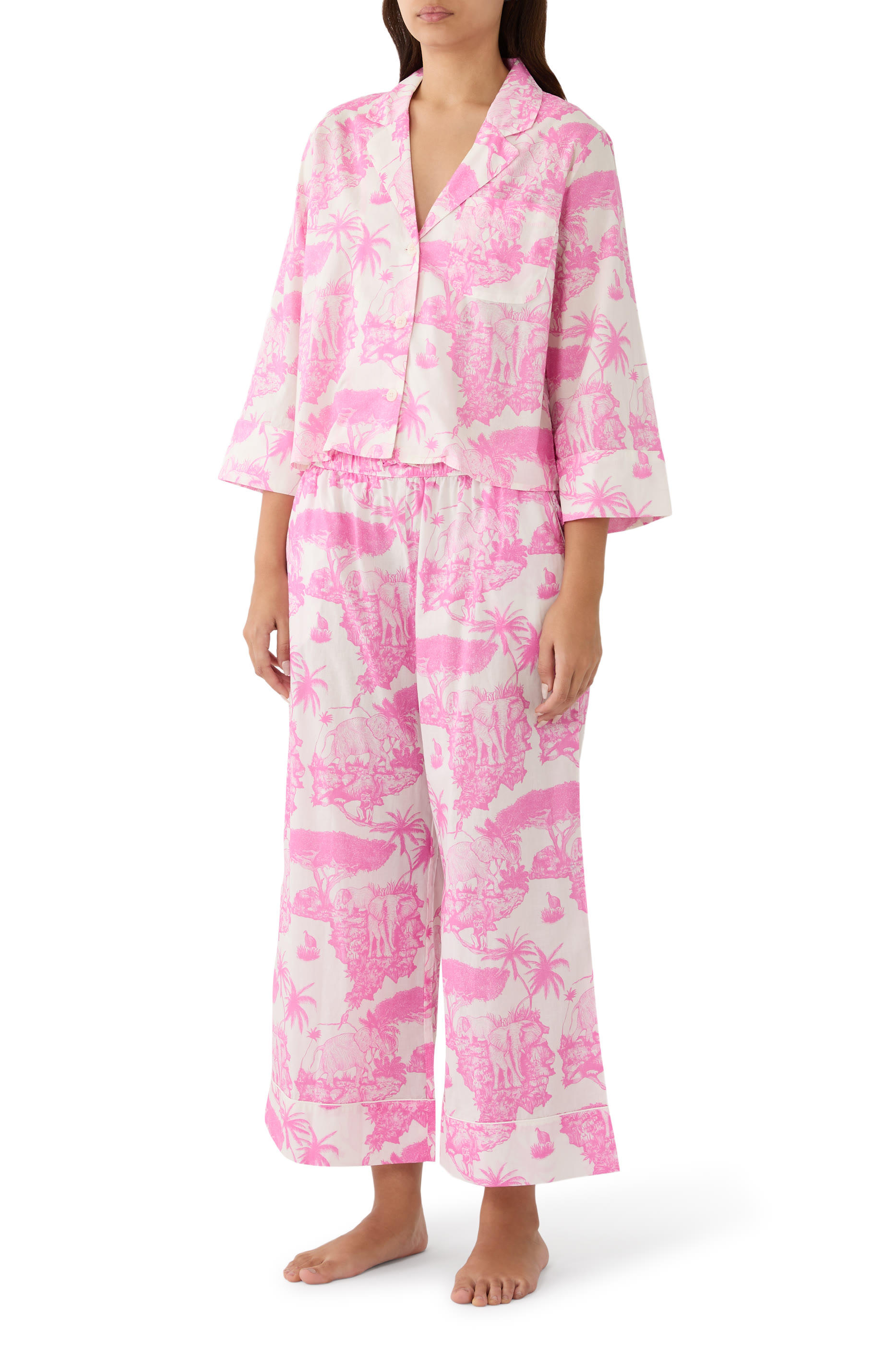 طقم قميص مربعة وبنطال بقصة ساق واسعة بنقشة نمر