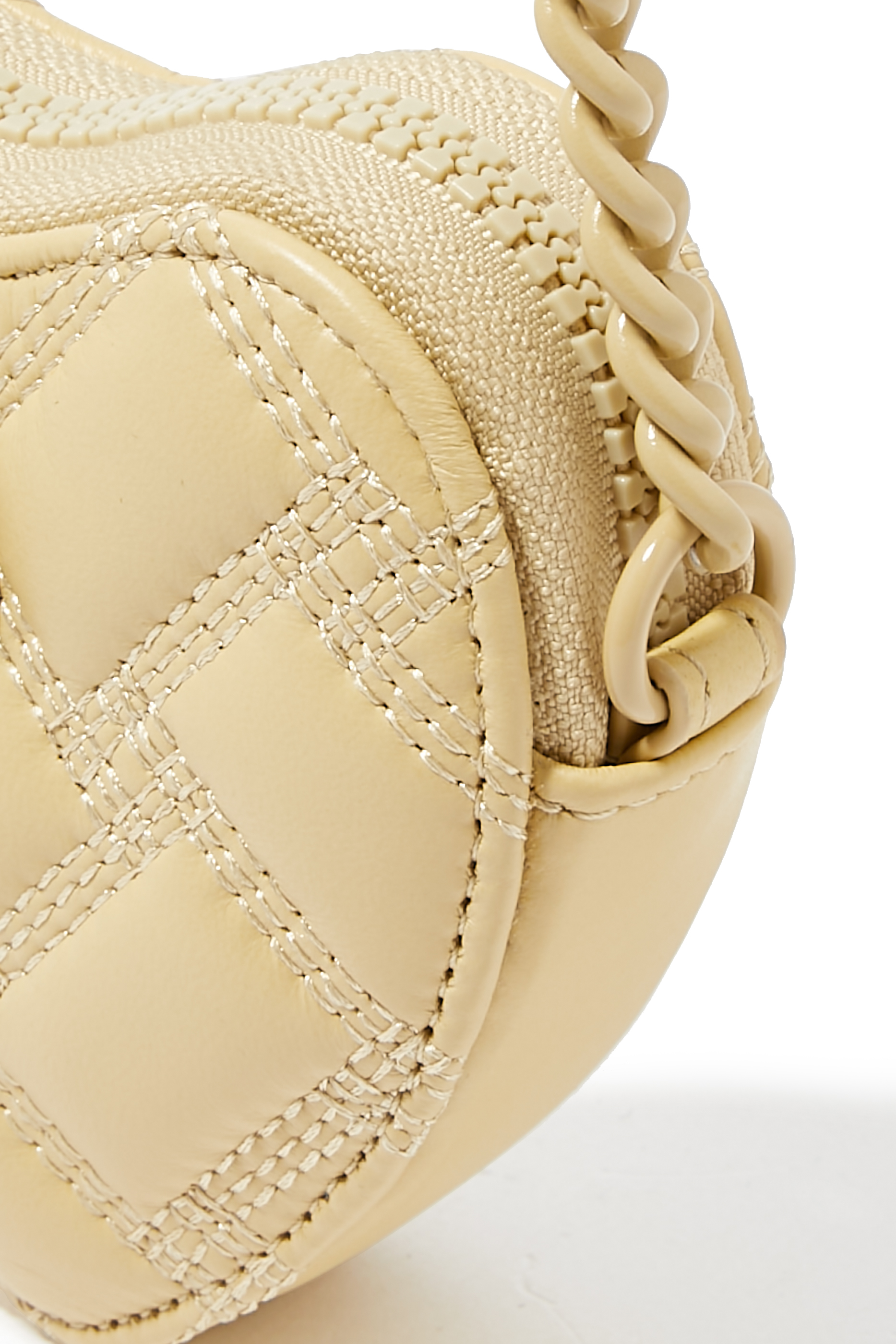 حقيبة كروس بودي كنسينغتون صغيرة بتصميم قلب بنقشة جلد التمساح