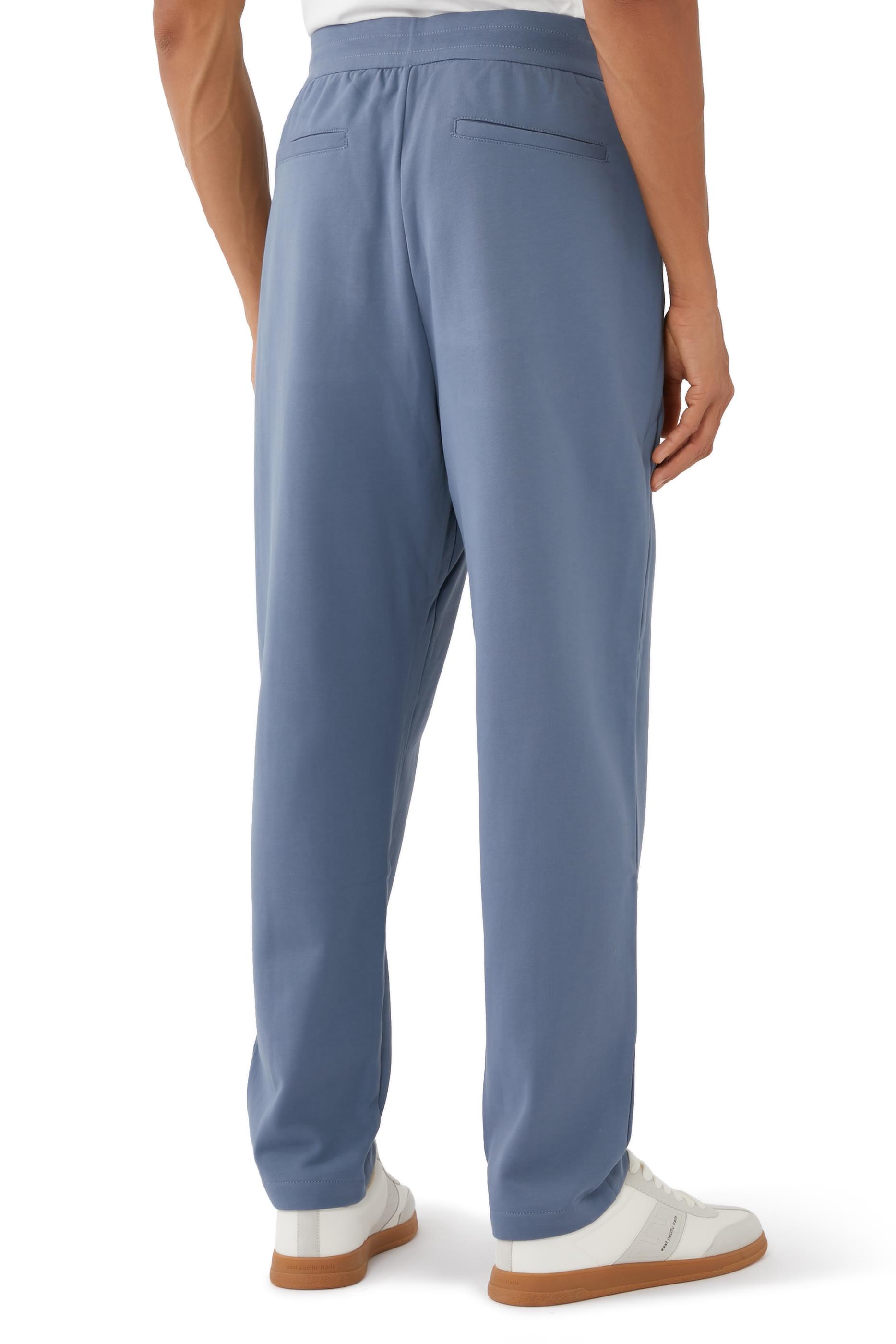 بنطال رياضي بنقشة مربعات وحروف شعار الماركة