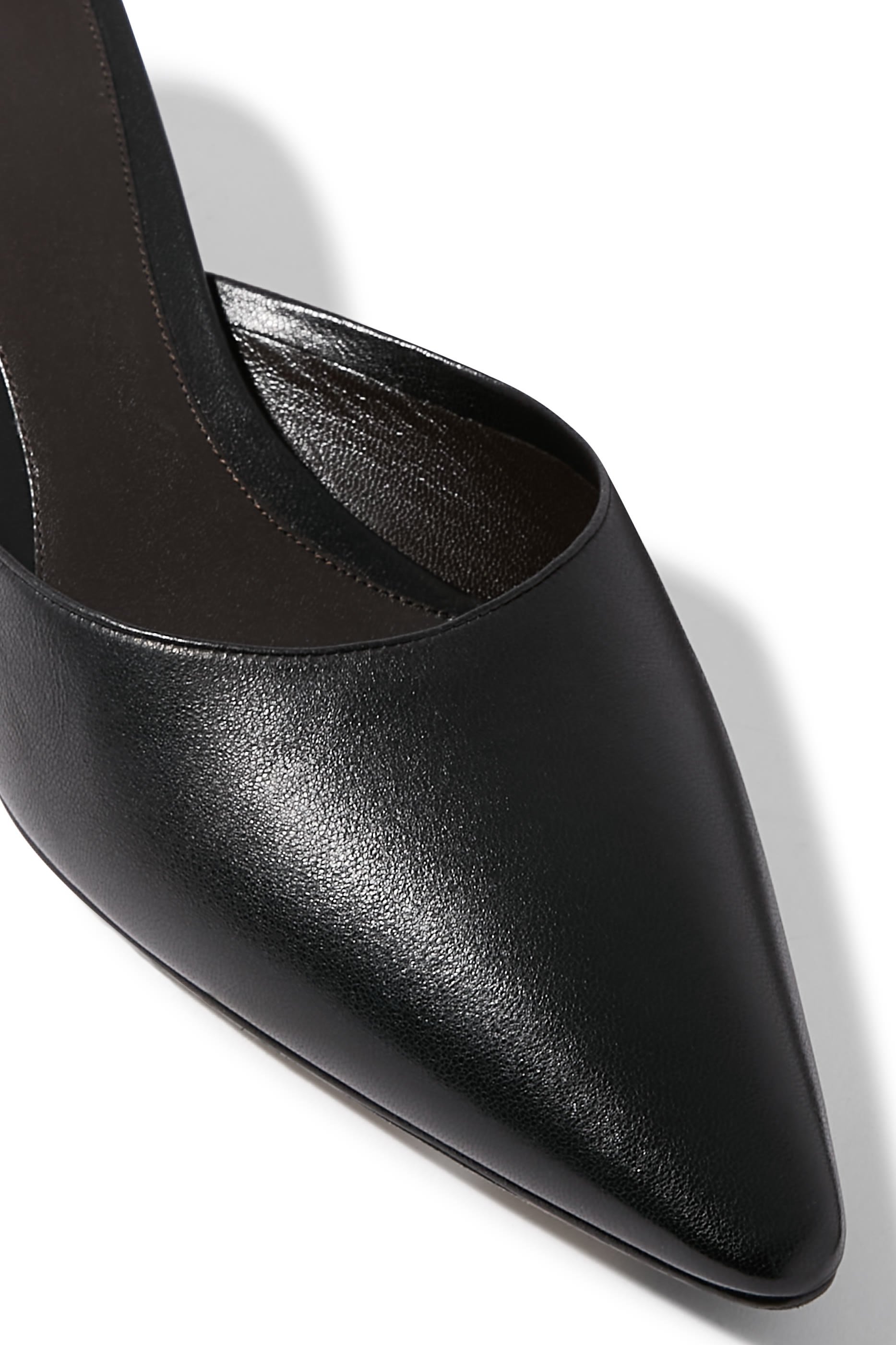 حذاء ليسا 35 مفتوح من الخلف بكعب منخفض