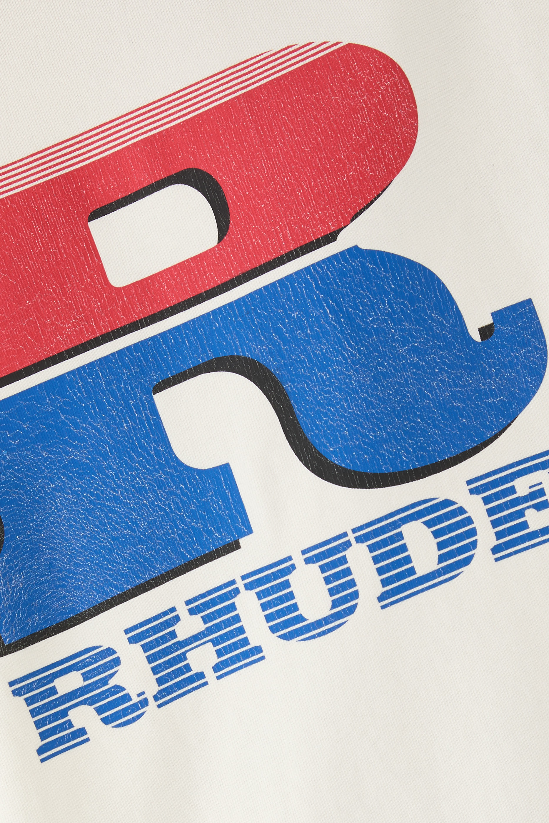 تيشيرت بترول بشعار الماركة بتصميم مقسم