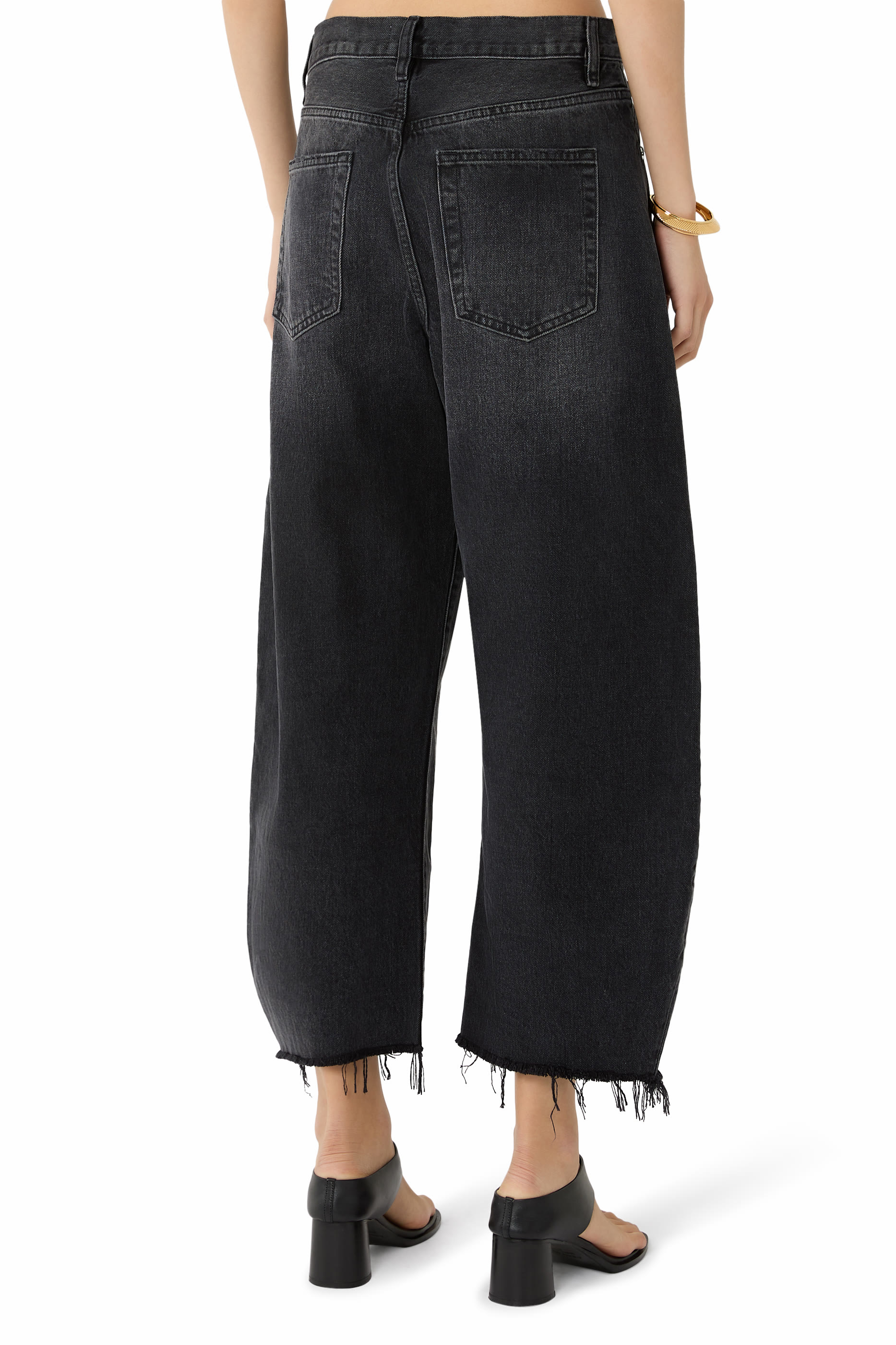 بنطال جينز بابل بقصة ساق أسطوانية قصيرة بخصر مرتفع وحافة منسلة