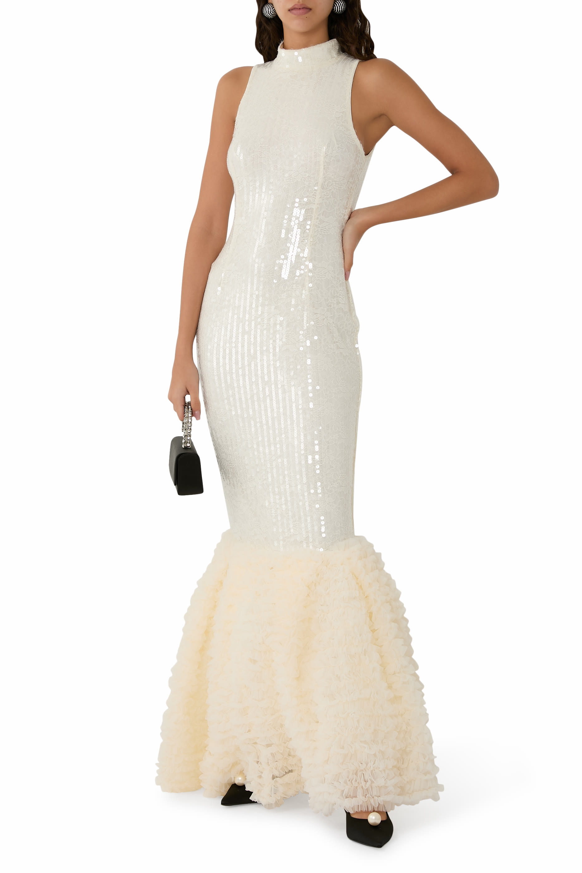 فستان طويل مطرز بالترتر