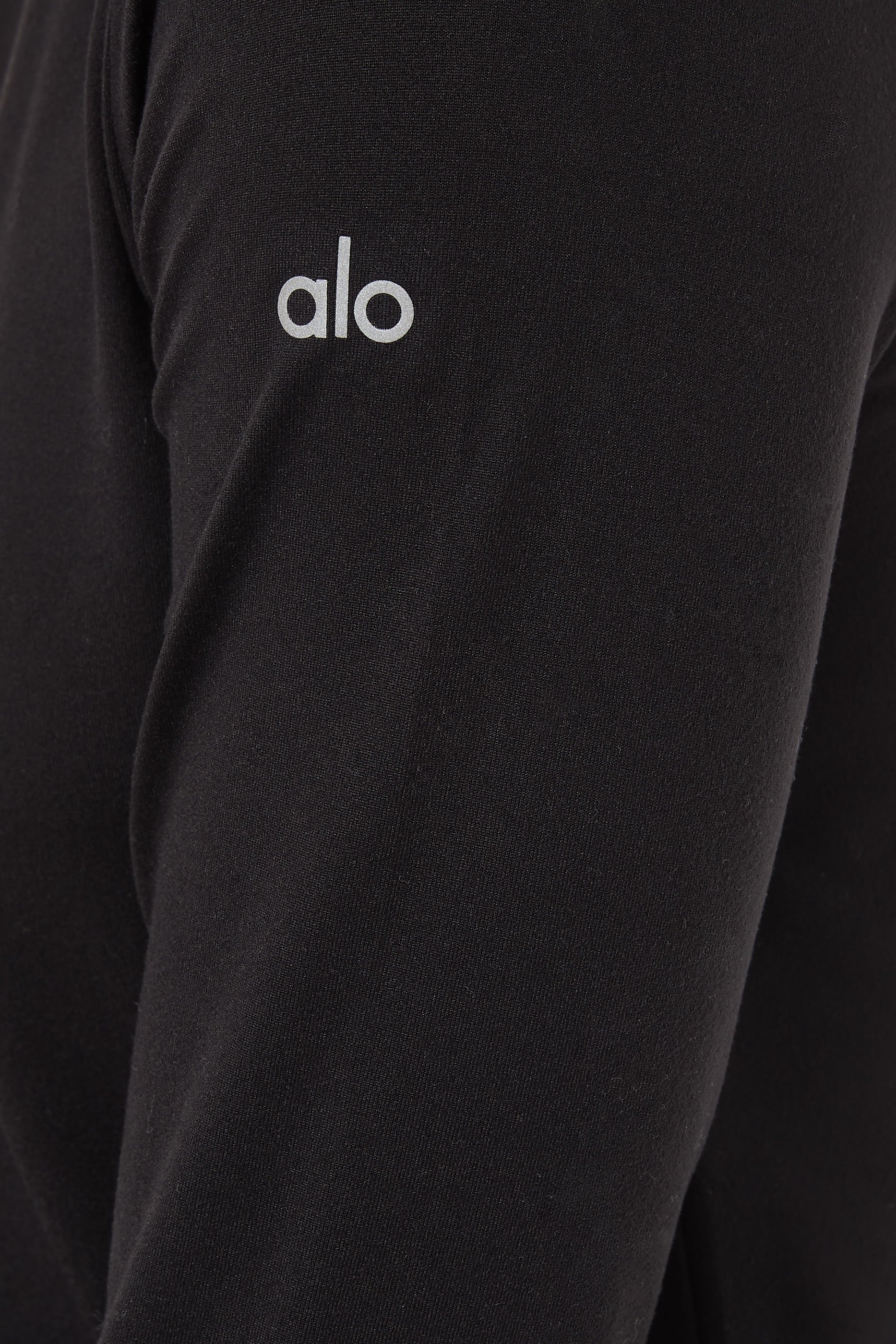 بلوزة فينيس بأكمام طويلة