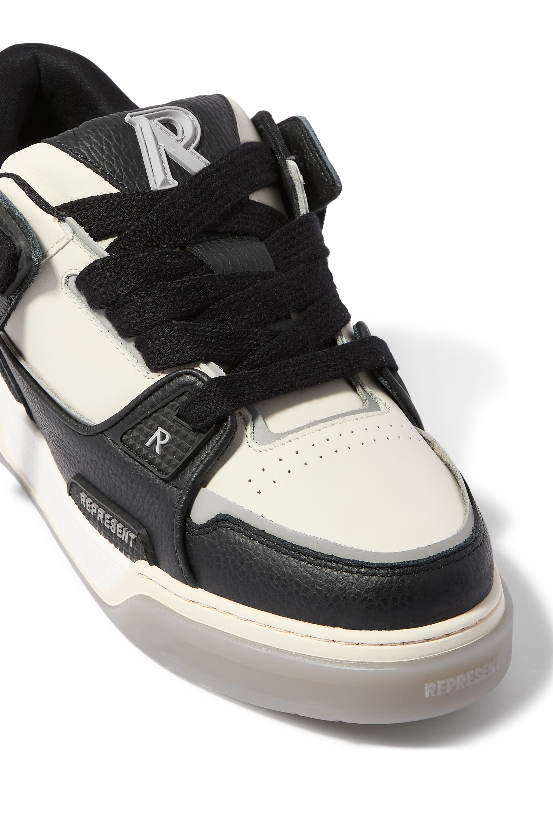 سنيكرز ستوديو