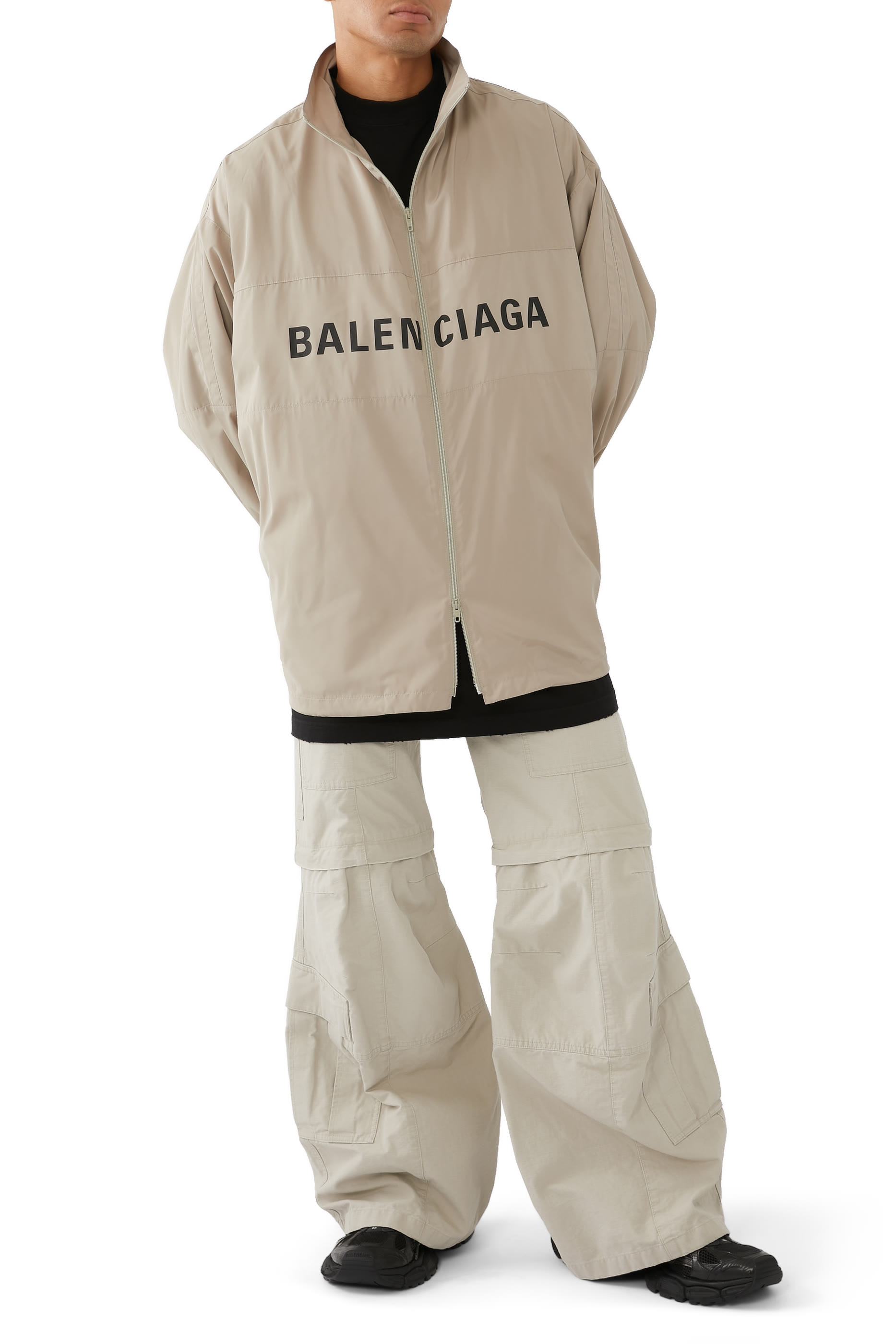 جاكيت بسحاب وطبعة شعار الماركة