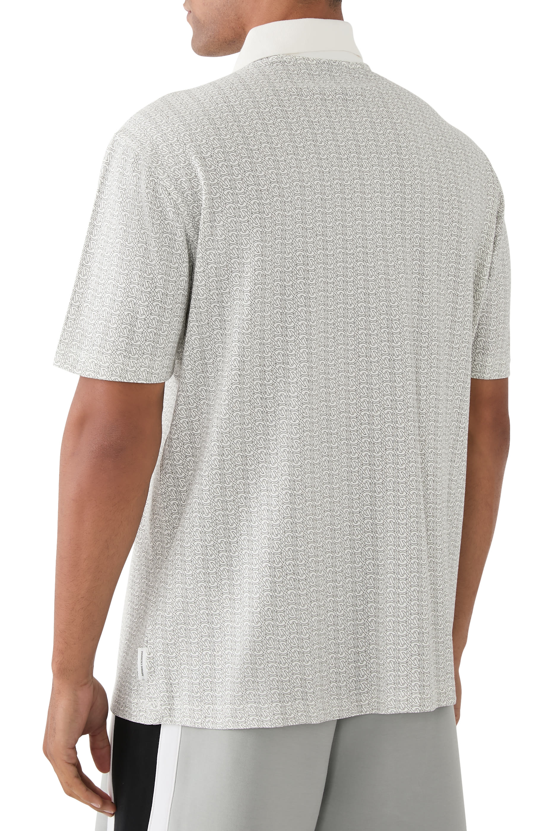 قميص بولو بأكمام قصيرة