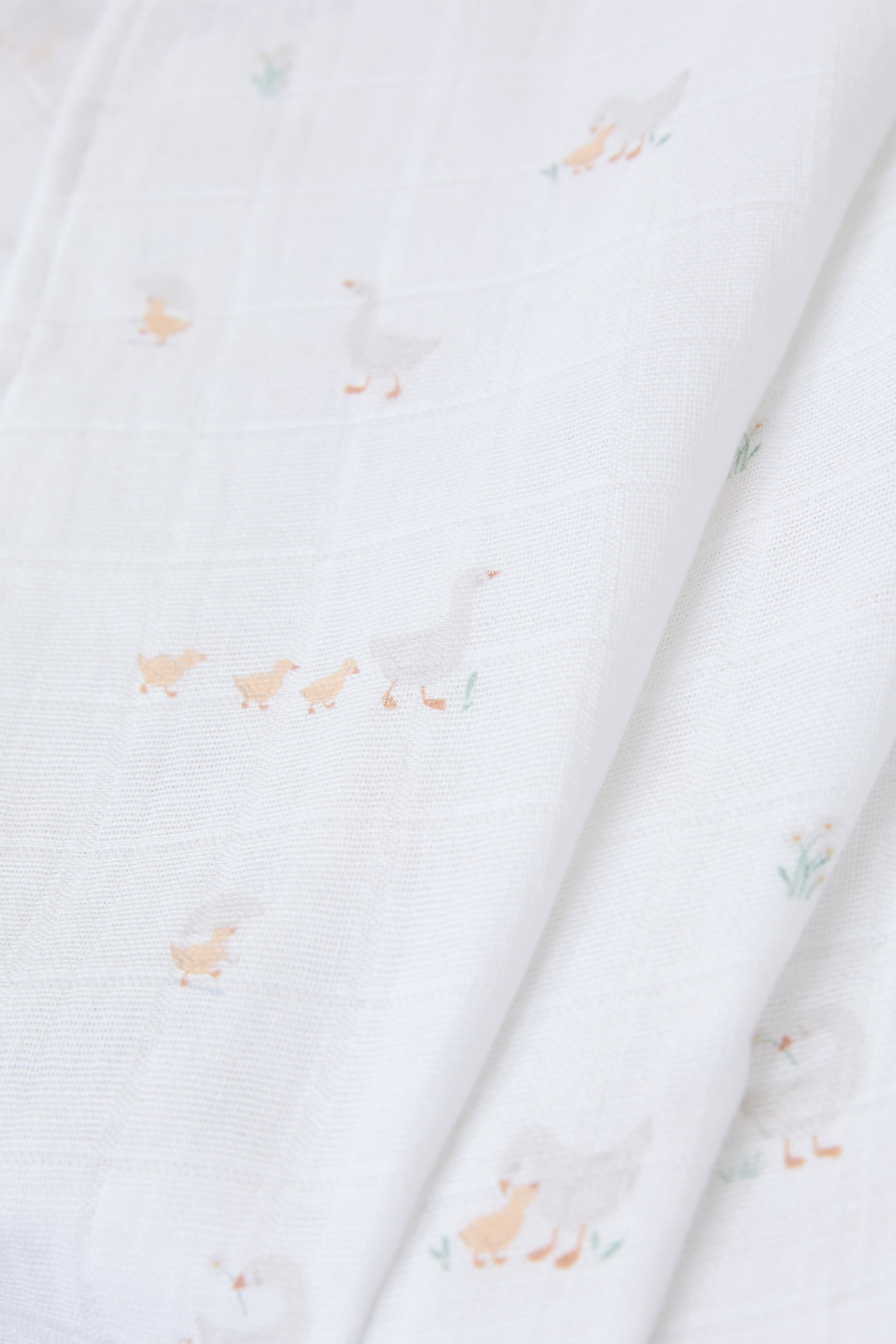 طقم موسلين بنقشة صغار البط قطن عضوي للأطفال، قطعتين