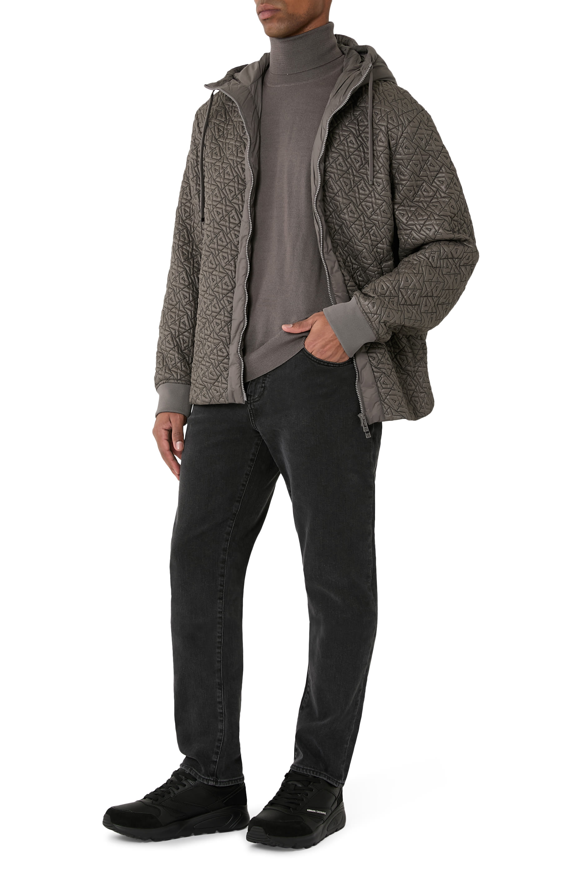 سنيكرز بتفاصيل بلون متباين