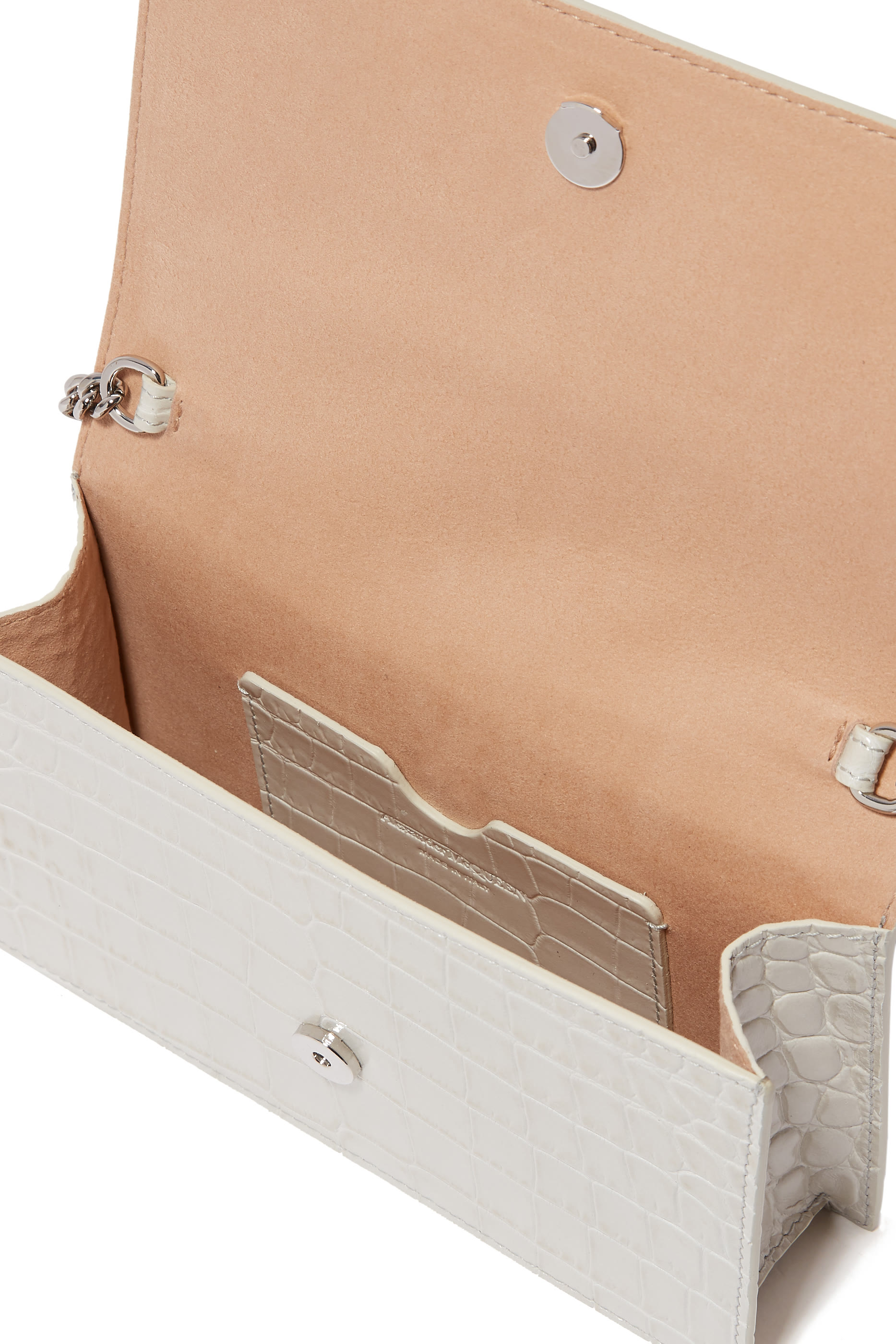 حقيبة صغيرة بحلية جمجمة