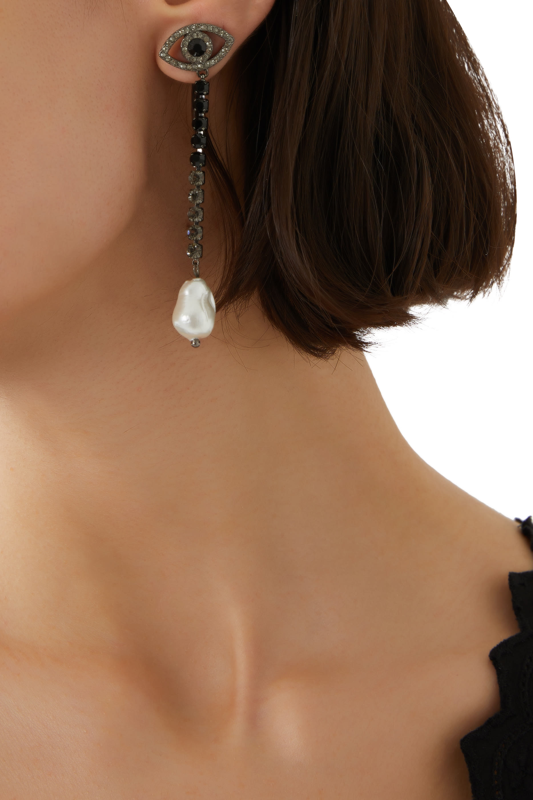 أقراط متدلية بحلية عين حسود مزينة بلؤلؤ