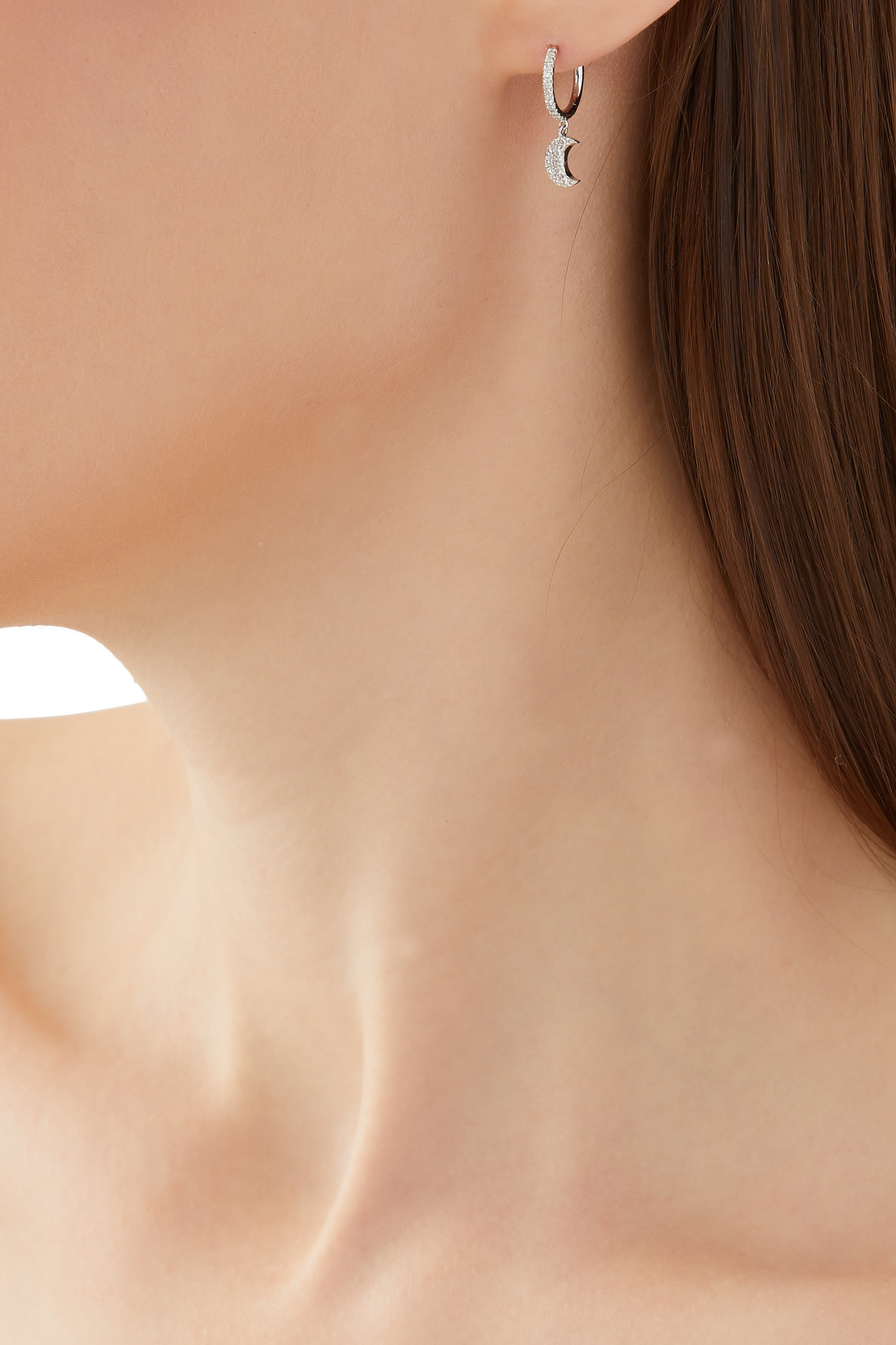 قرط بيرسينج بتصميم هلال مرصع بماس بافيه