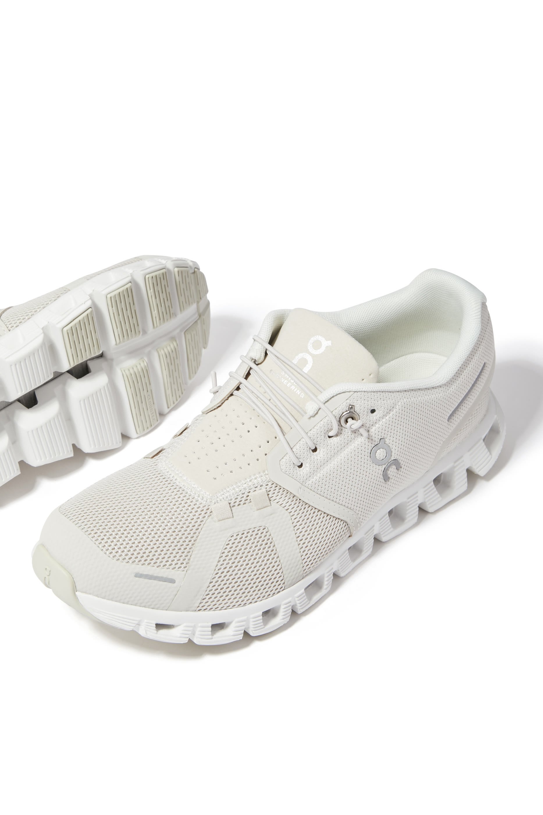 سنيكرز كلاود 5 للنساء