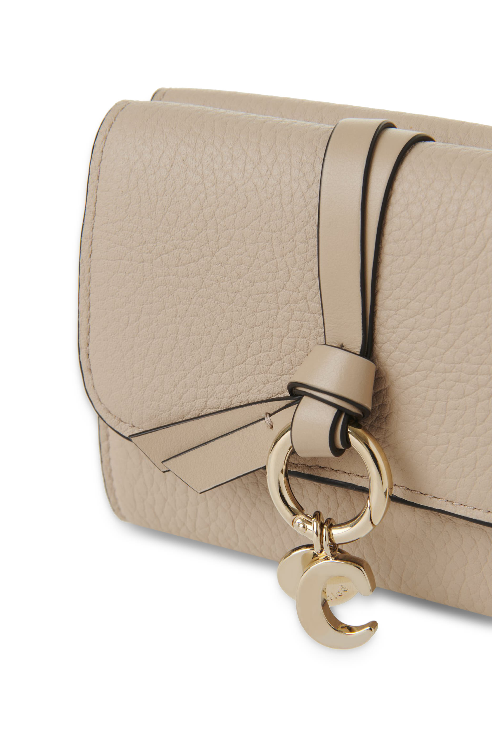 محفظة صغيرة بتصميم ثلاثي الطي