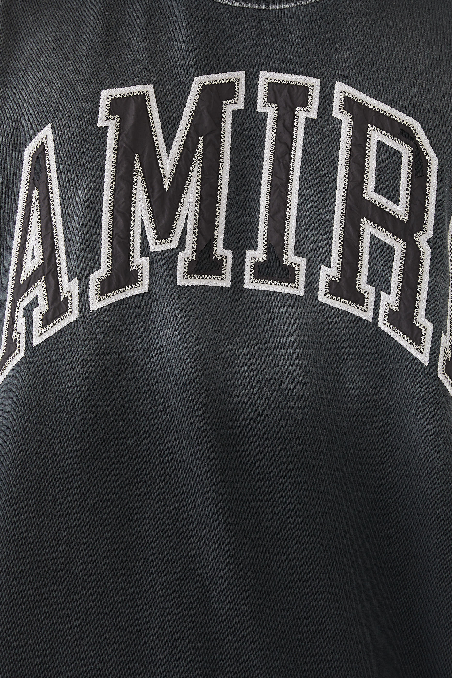 تيشيرت فينتج بقصة فضفاضة