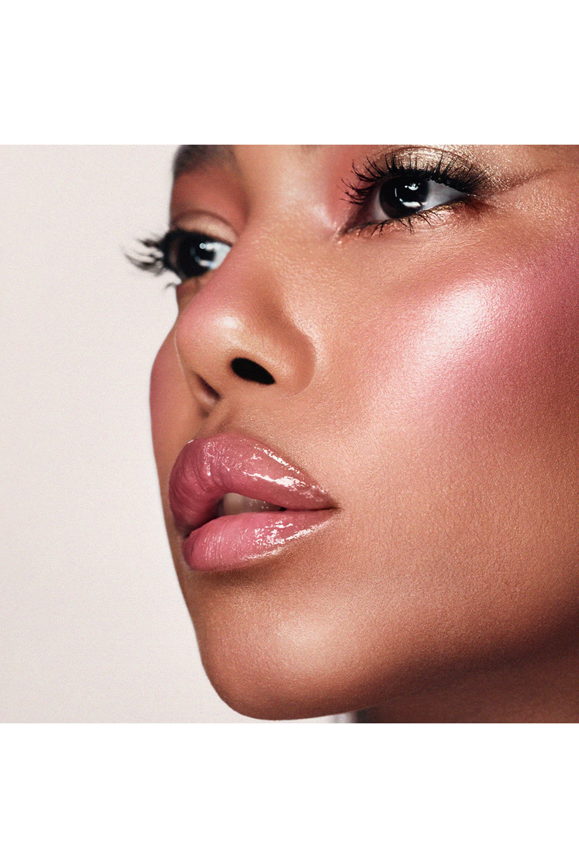 أحمر خدود كريمي للشفاه والخدود - ألور فيلفيت جلو